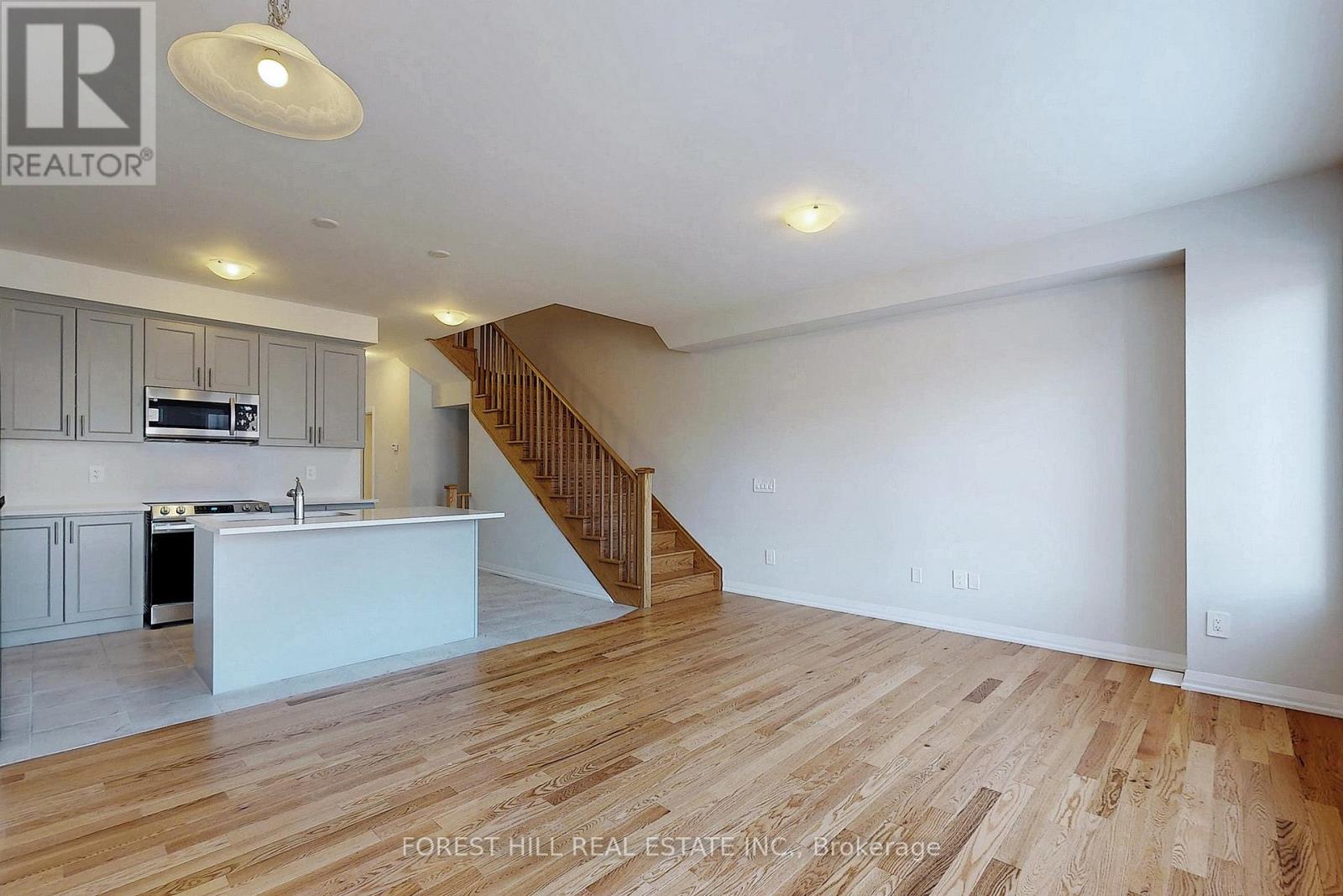 97 Corley Street, Kawartha Lakes (Lindsay), Ontario  K9V 6C2 - Photo 8 - X12271607
