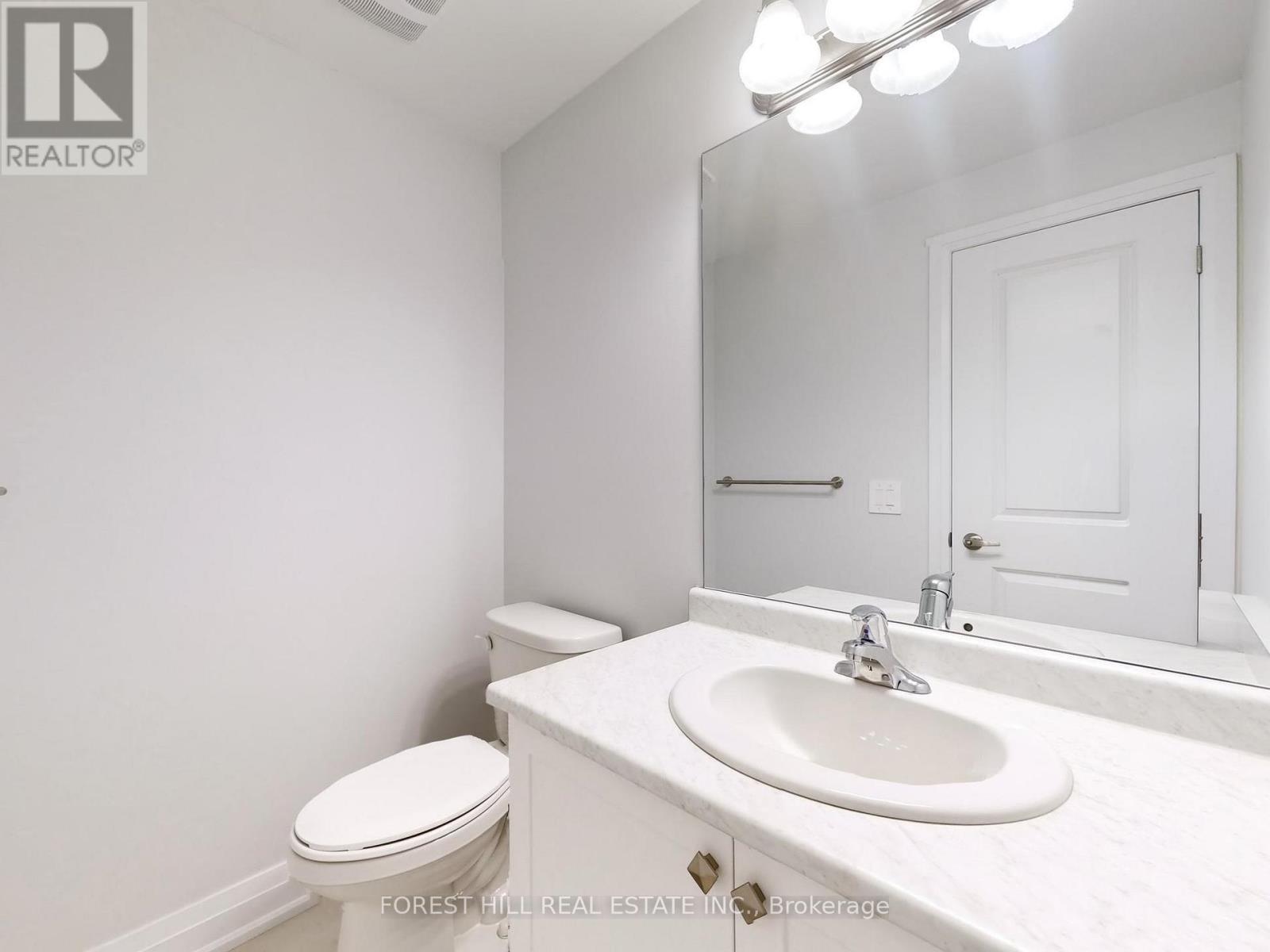 111 Corley Street, Kawartha Lakes (Lindsay), Ontario  K9V 6C2 - Photo 4 - X12271618
