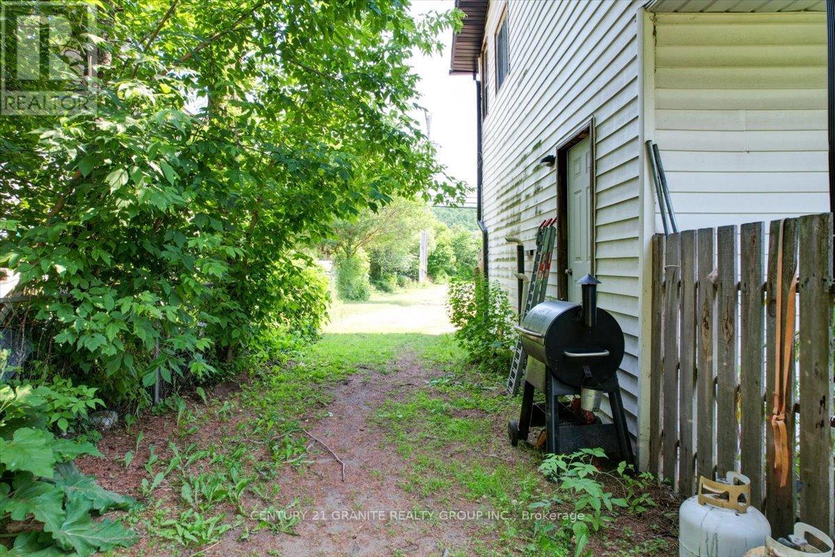 2289 Loop Road, Highlands East (Monmouth), Ontario  K0L 3C0 - Photo 41 - X12272478