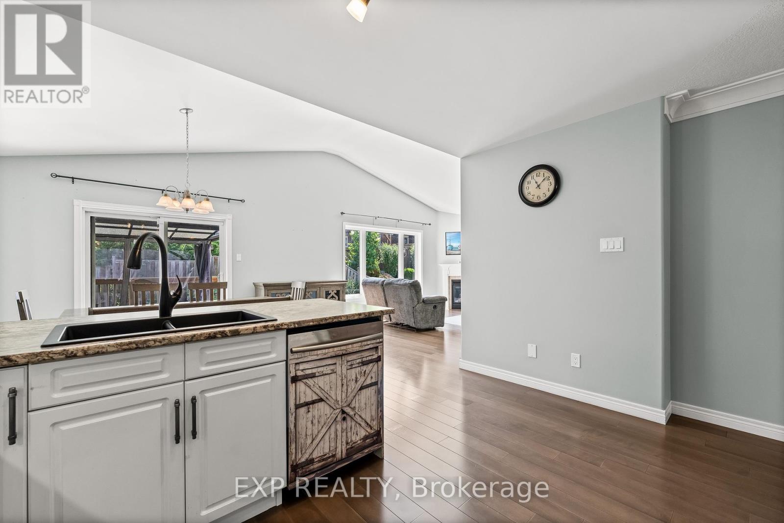 444 Florence Drive, Peterborough North (North), Ontario  K9J 0J1 - Photo 9 - X12272813