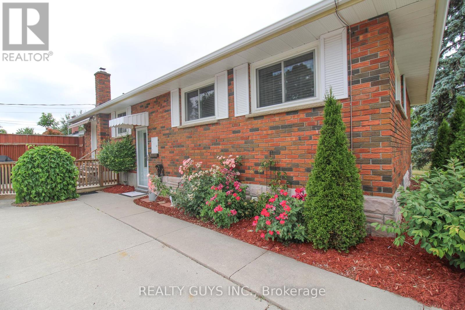 1066 Glebemount Crescent, Peterborough North (Central), Ontario  K9H 6M3 - Photo 12 - X12273692