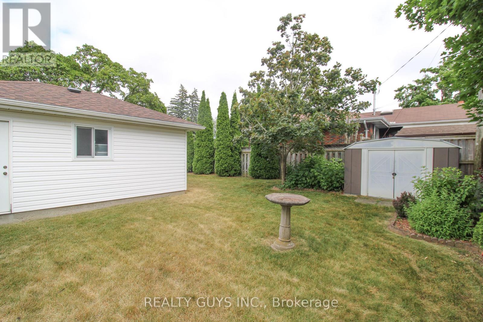 1066 Glebemount Crescent, Peterborough North (Central), Ontario  K9H 6M3 - Photo 16 - X12273692