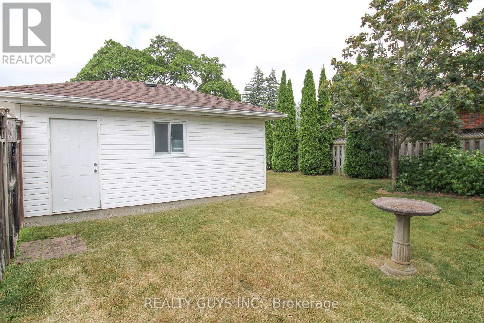 1066 Glebemount Crescent, Peterborough North (Central), Ontario  K9H 6M3 - Photo 17 - X12273692