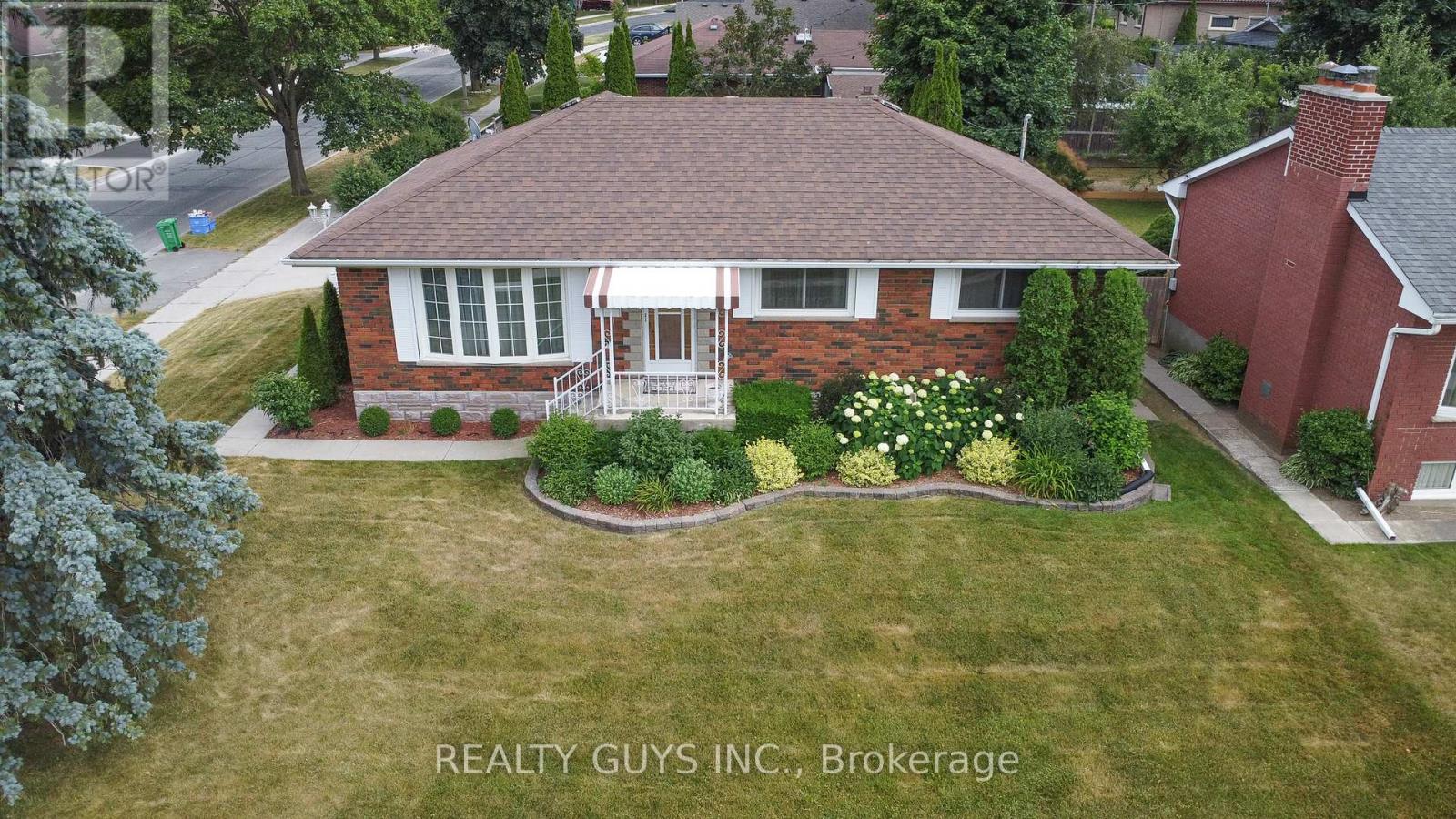 1066 Glebemount Crescent, Peterborough North (Central), Ontario  K9H 6M3 - Photo 2 - X12273692