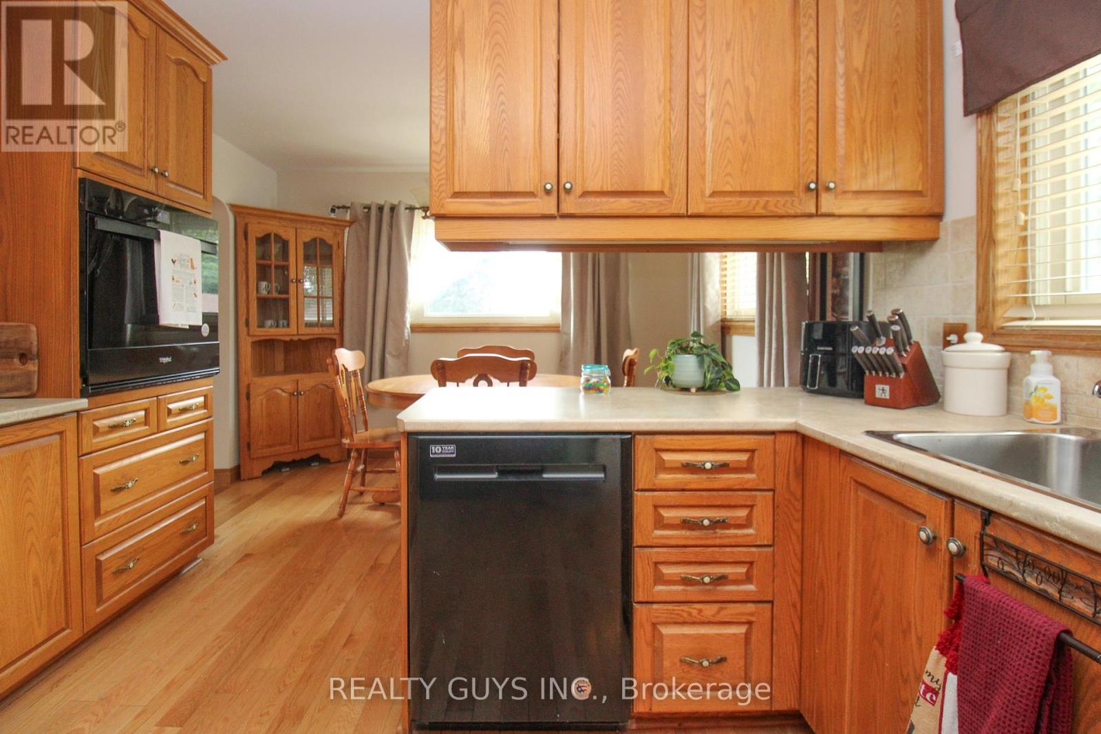 1066 Glebemount Crescent, Peterborough North (Central), Ontario  K9H 6M3 - Photo 24 - X12273692