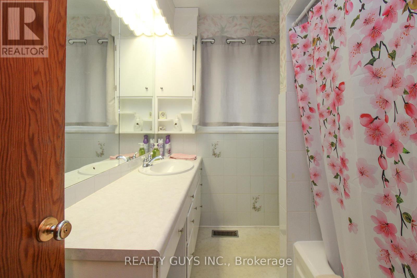 1066 Glebemount Crescent, Peterborough North (Central), Ontario  K9H 6M3 - Photo 32 - X12273692