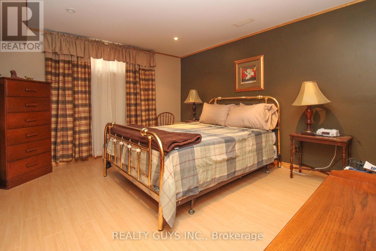 1066 Glebemount Crescent, Peterborough North (Central), Ontario  K9H 6M3 - Photo 38 - X12273692