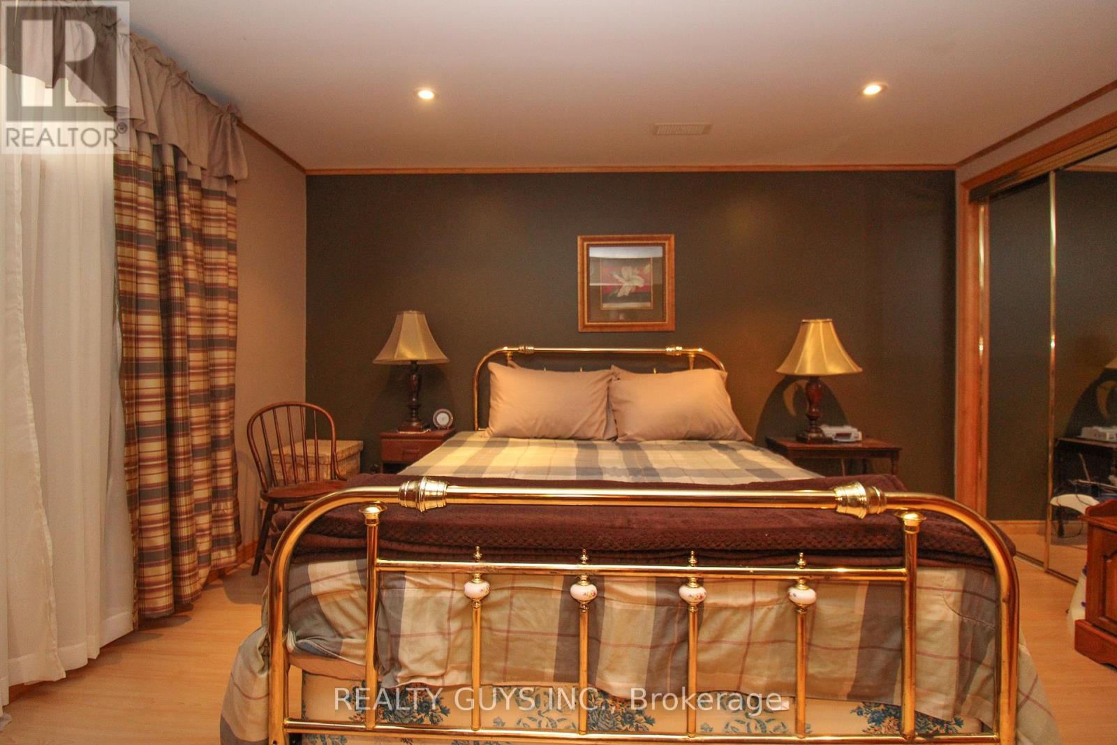 1066 Glebemount Crescent, Peterborough North (Central), Ontario  K9H 6M3 - Photo 39 - X12273692