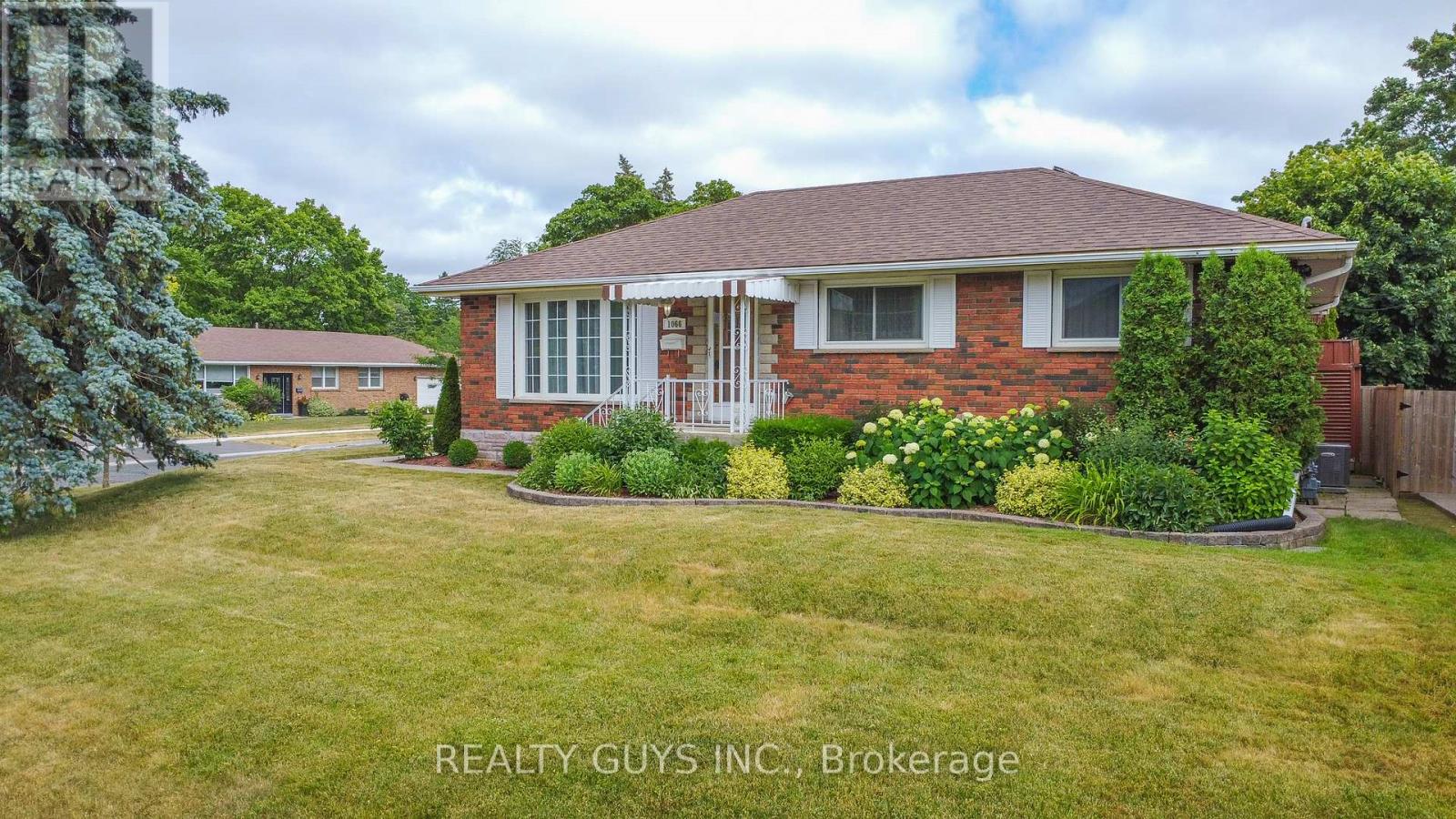 1066 Glebemount Crescent, Peterborough North (Central), Ontario  K9H 6M3 - Photo 4 - X12273692