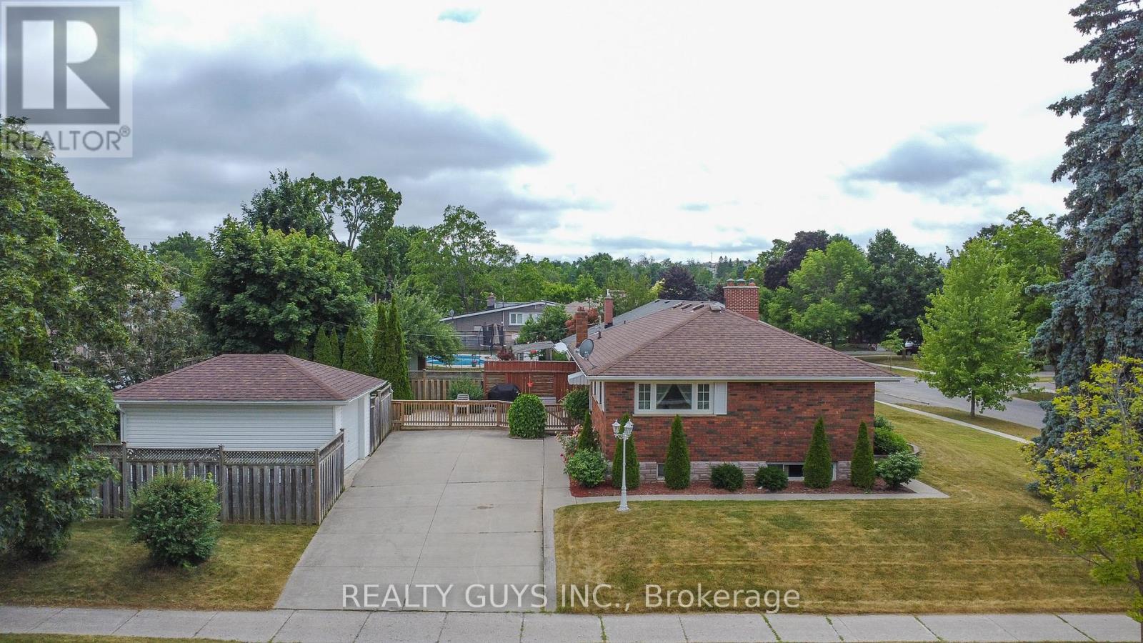 1066 Glebemount Crescent, Peterborough North (Central), Ontario  K9H 6M3 - Photo 8 - X12273692