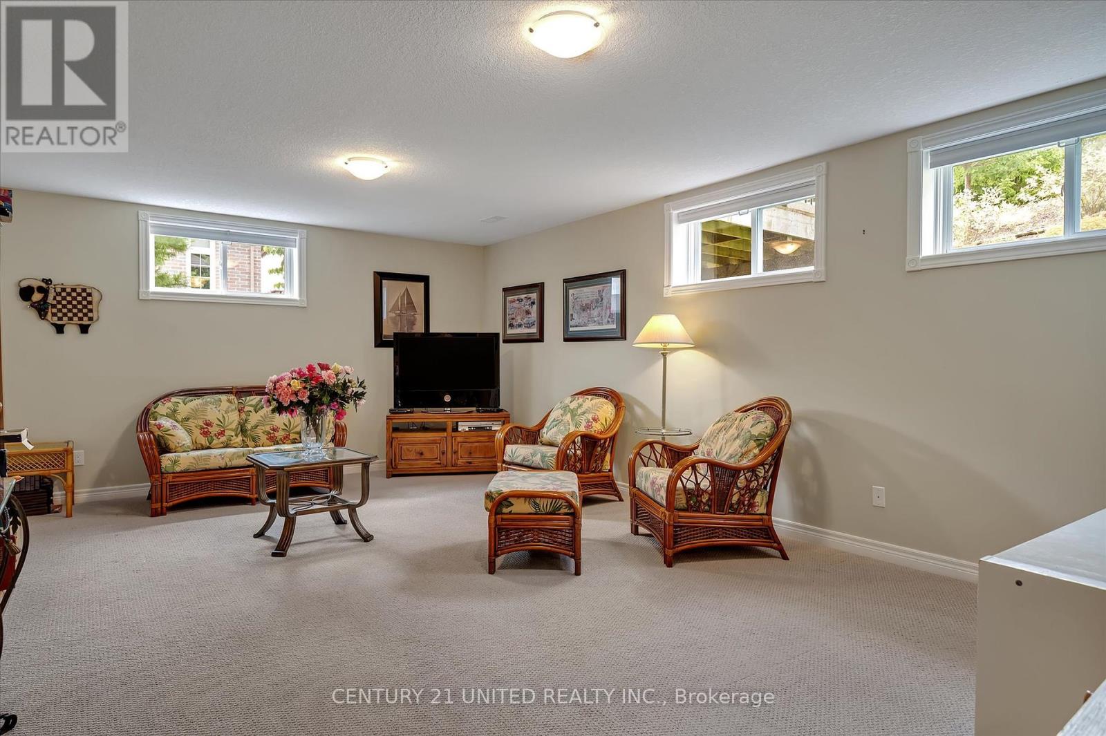 194 - 301 Carnegie Avenue, Peterborough North (University Heights), Ontario  K9L 0G1 - Photo 29 - X12273806