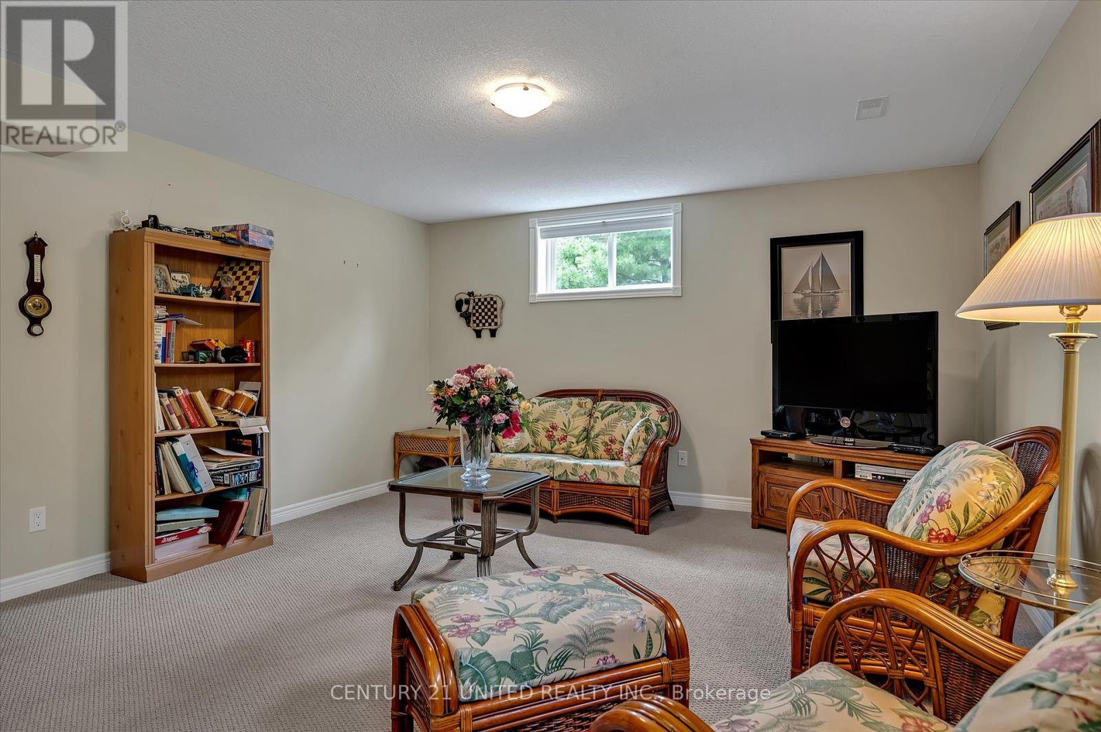 194 - 301 Carnegie Avenue, Peterborough North (University Heights), Ontario  K9L 0G1 - Photo 31 - X12273806