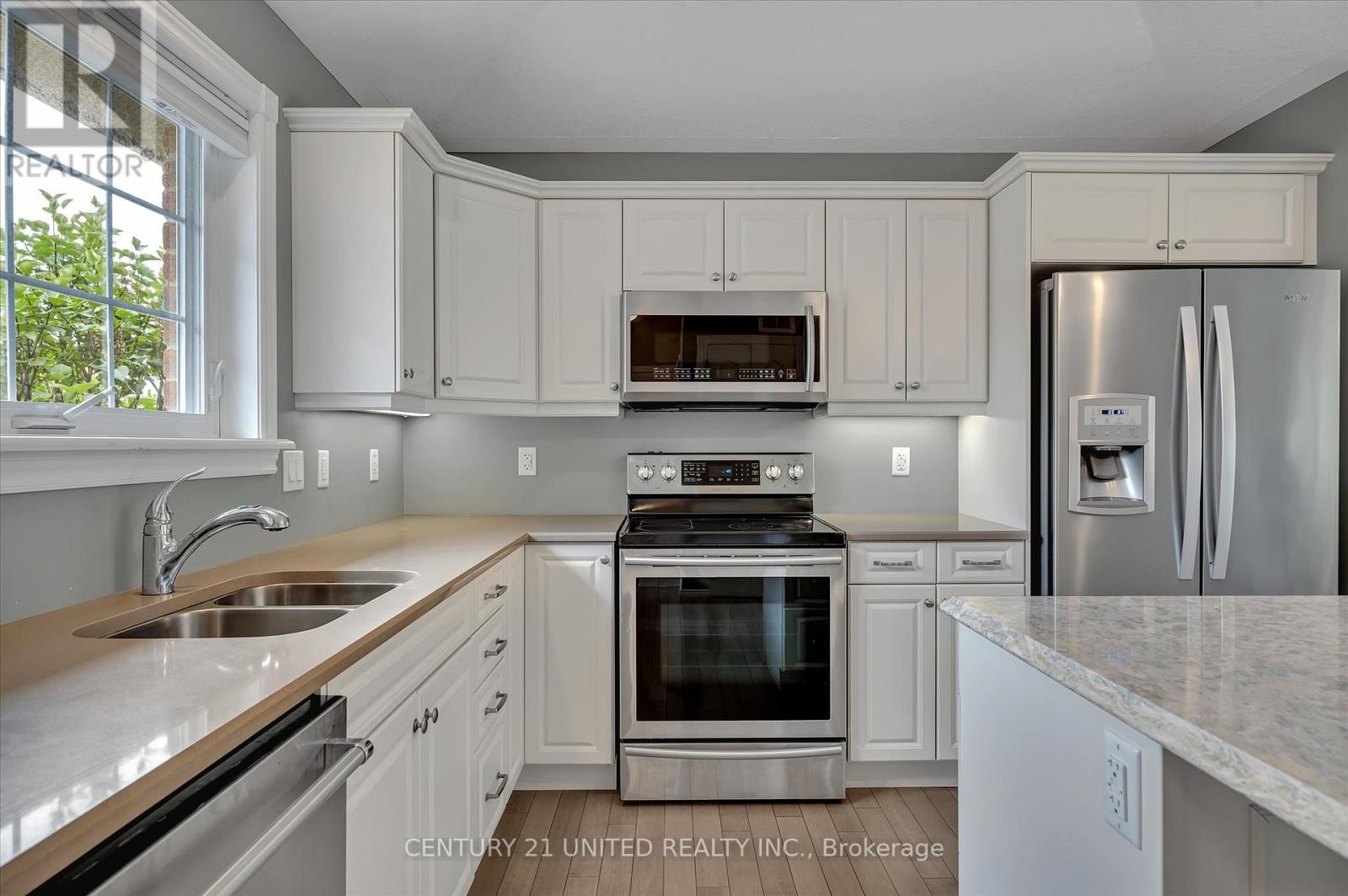 194 - 301 Carnegie Avenue, Peterborough North (University Heights), Ontario  K9L 0G1 - Photo 7 - X12273806
