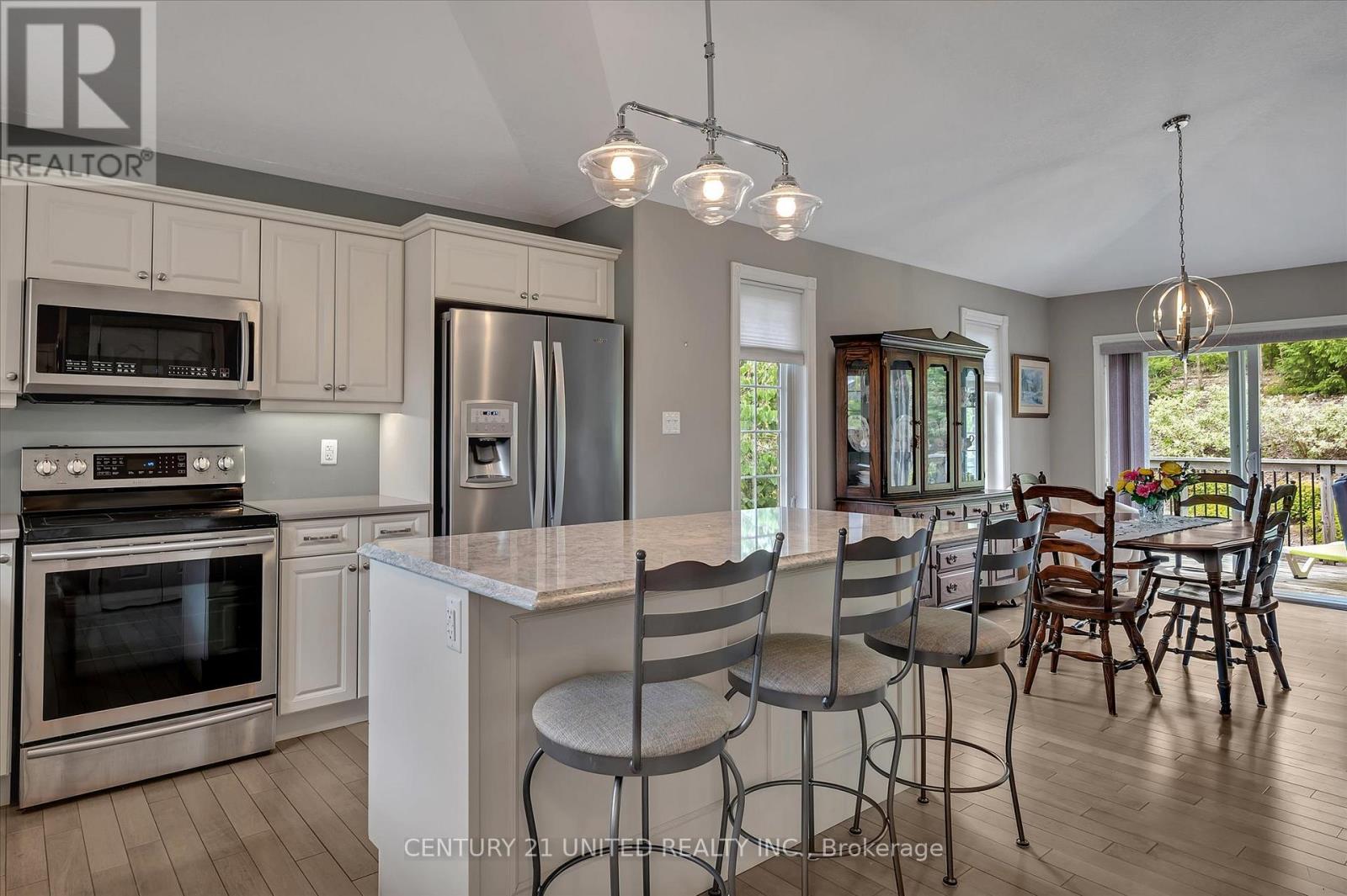 194 - 301 Carnegie Avenue, Peterborough North (University Heights), Ontario  K9L 0G1 - Photo 8 - X12273806