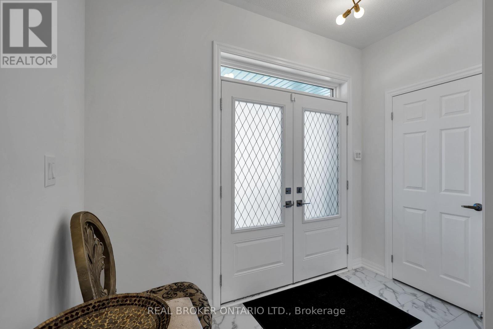 171 Flood Avenue, Clarington (Newcastle), Ontario  L1B 0W5 - Photo 3 - E12273822