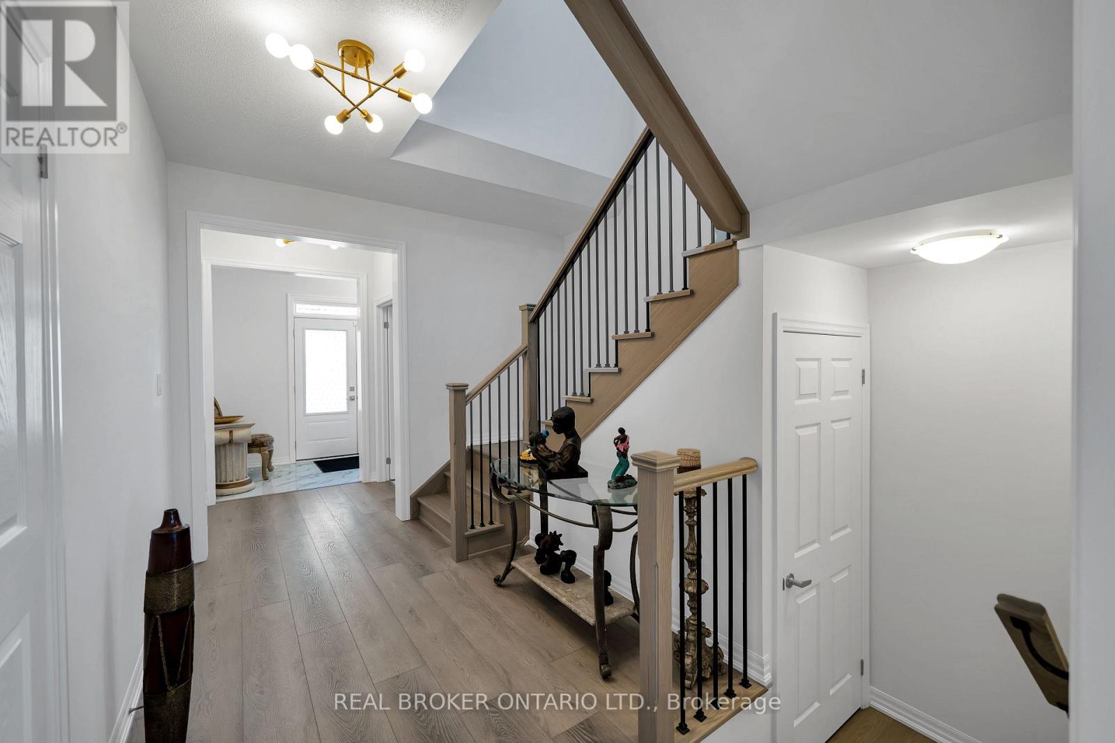 171 Flood Avenue, Clarington (Newcastle), Ontario  L1B 0W5 - Photo 4 - E12273822