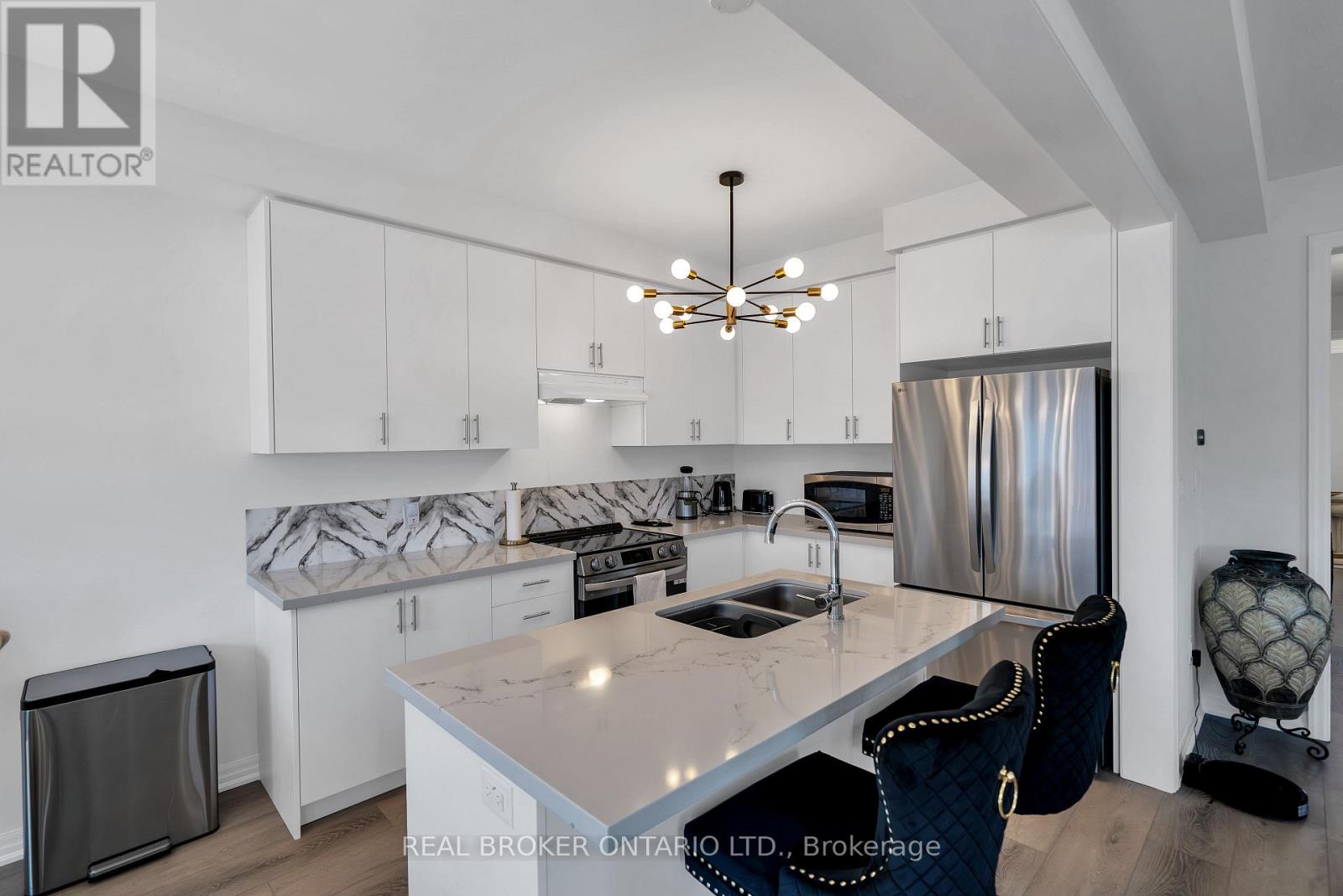171 Flood Avenue, Clarington (Newcastle), Ontario  L1B 0W5 - Photo 5 - E12273822