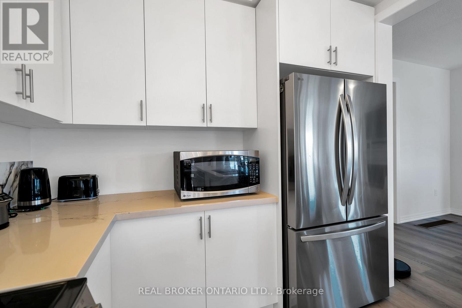 171 Flood Avenue, Clarington (Newcastle), Ontario  L1B 0W5 - Photo 7 - E12273822