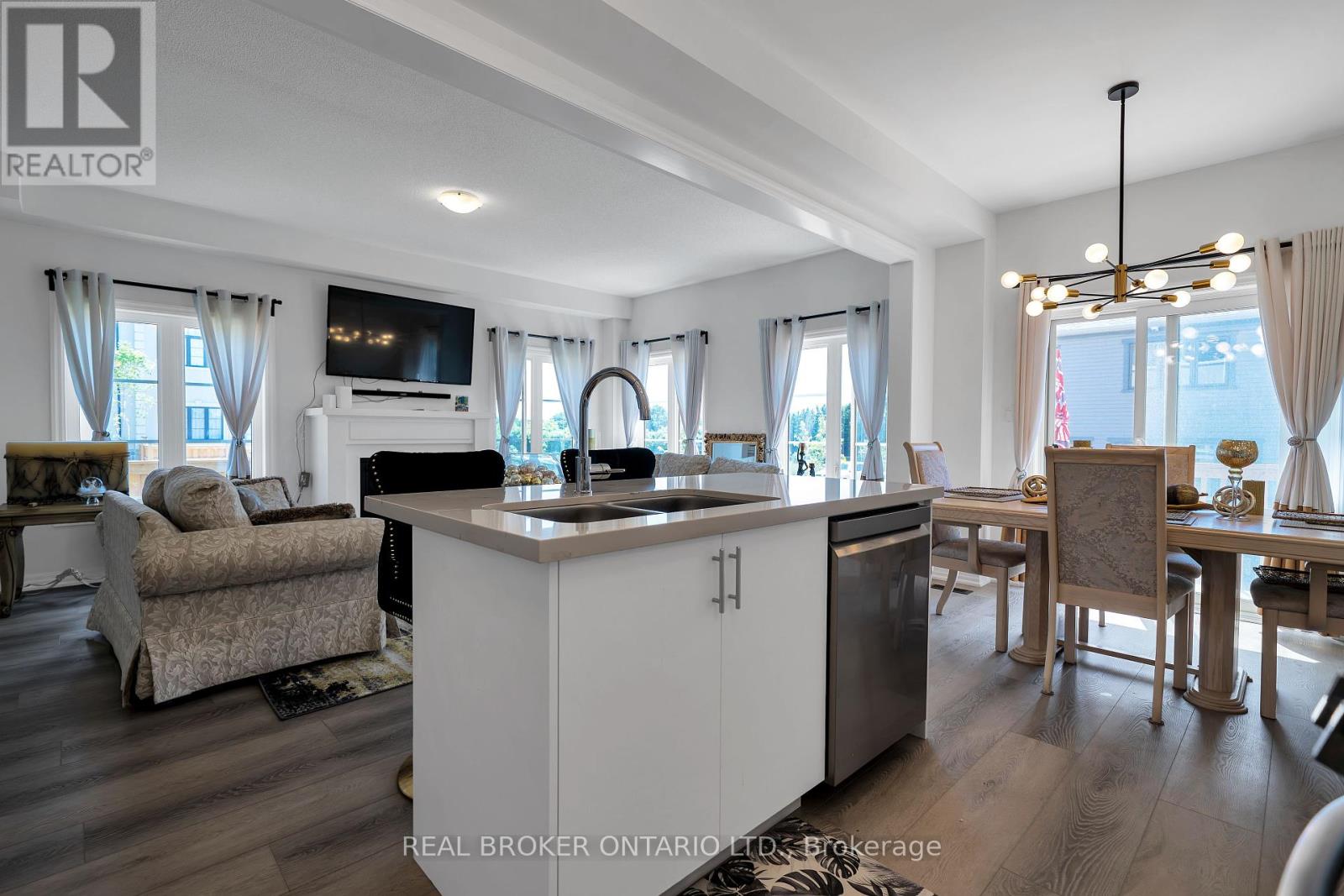 171 Flood Avenue, Clarington (Newcastle), Ontario  L1B 0W5 - Photo 8 - E12273822
