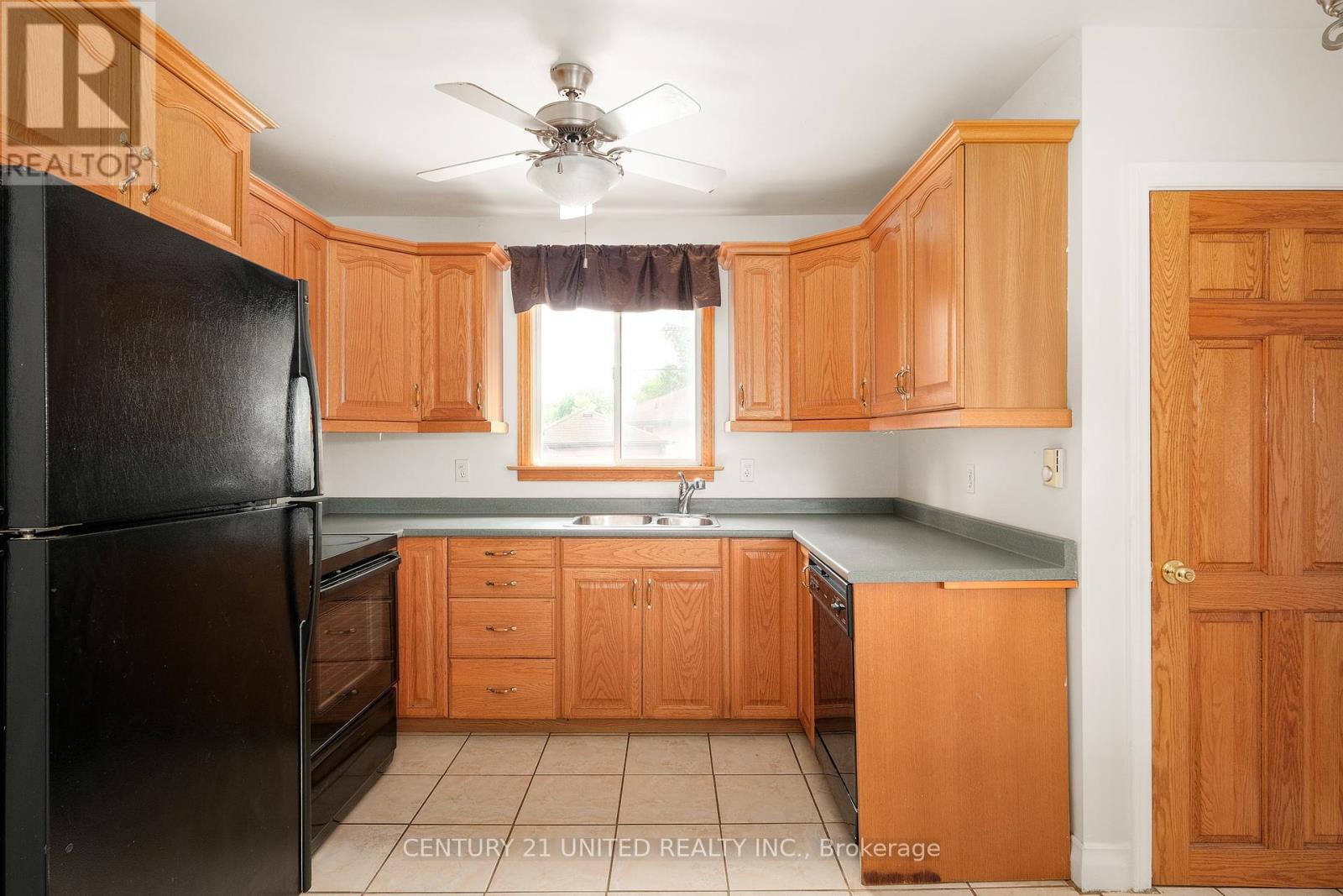 641 Bellaire Street, Peterborough South (West), Ontario  K9J 3Y5 - Photo 10 - X12274131