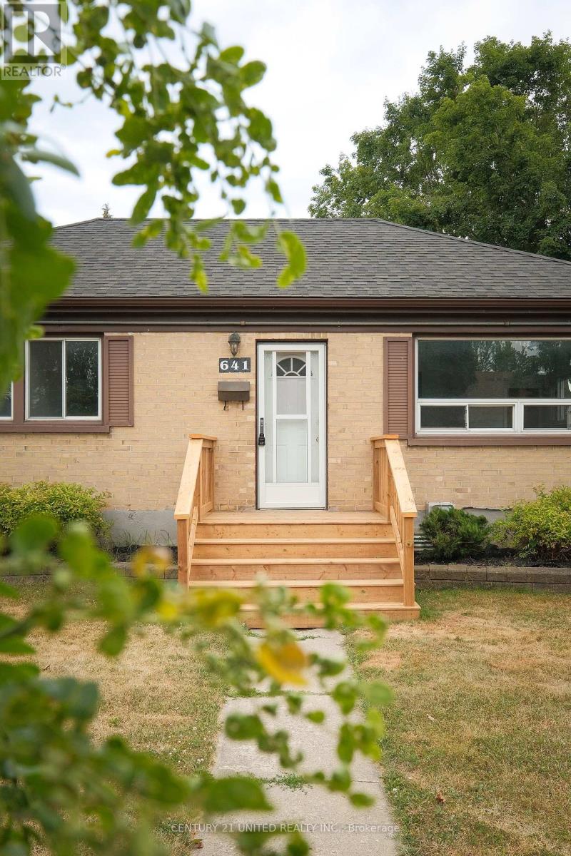 641 Bellaire Street, Peterborough South (West), Ontario  K9J 3Y5 - Photo 2 - X12274131