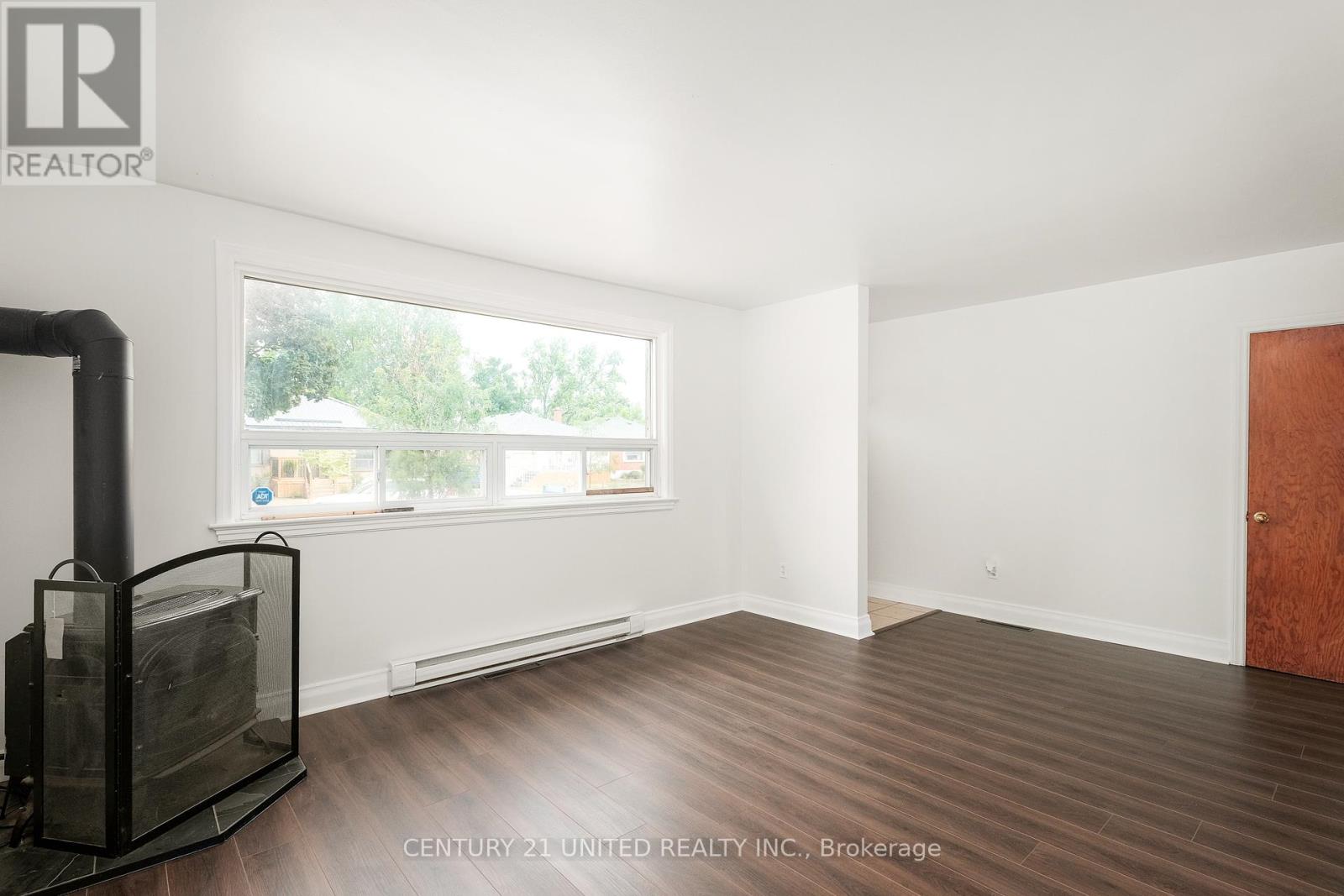 641 Bellaire Street, Peterborough South (West), Ontario  K9J 3Y5 - Photo 4 - X12274131