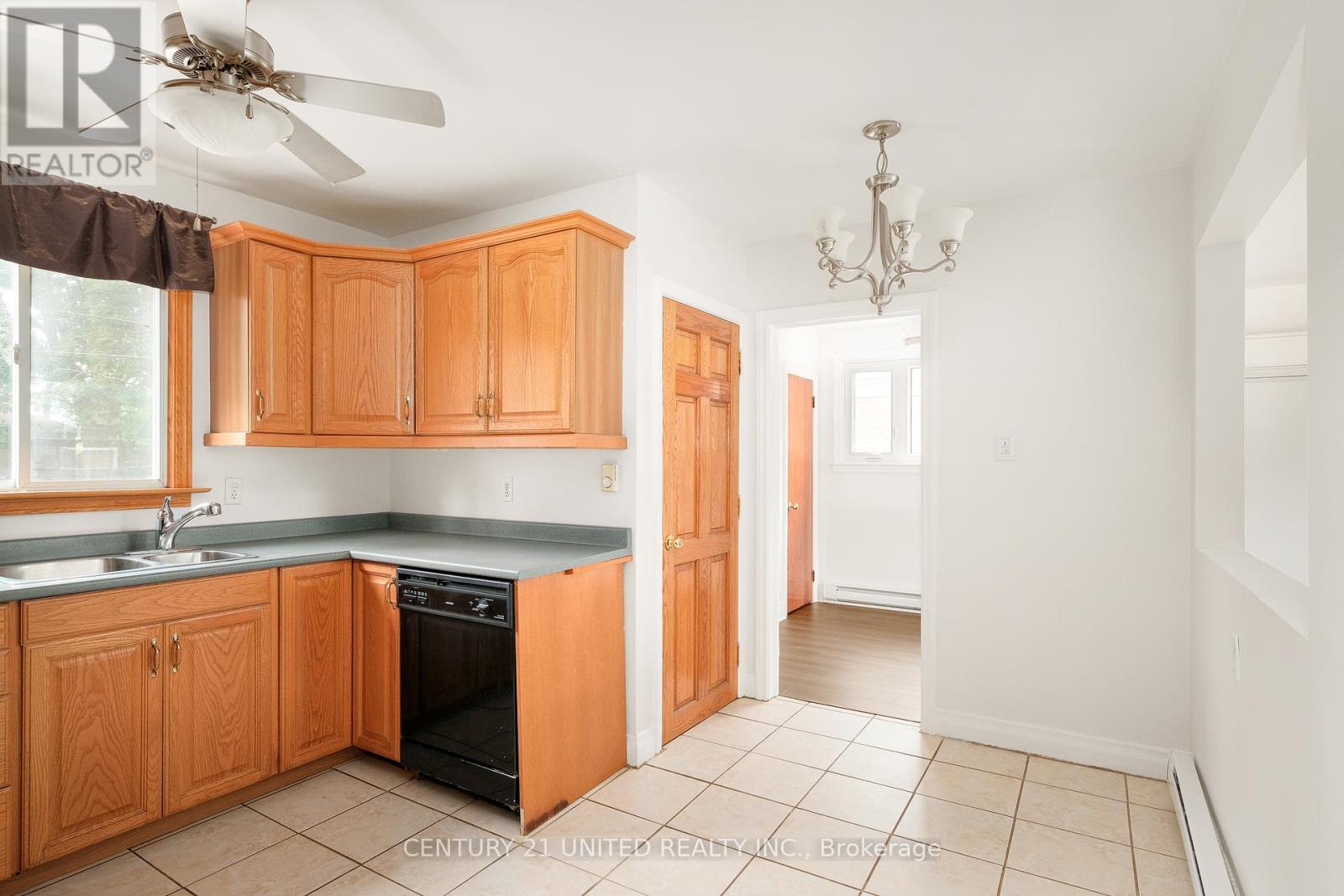 641 Bellaire Street, Peterborough South (West), Ontario  K9J 3Y5 - Photo 9 - X12274131