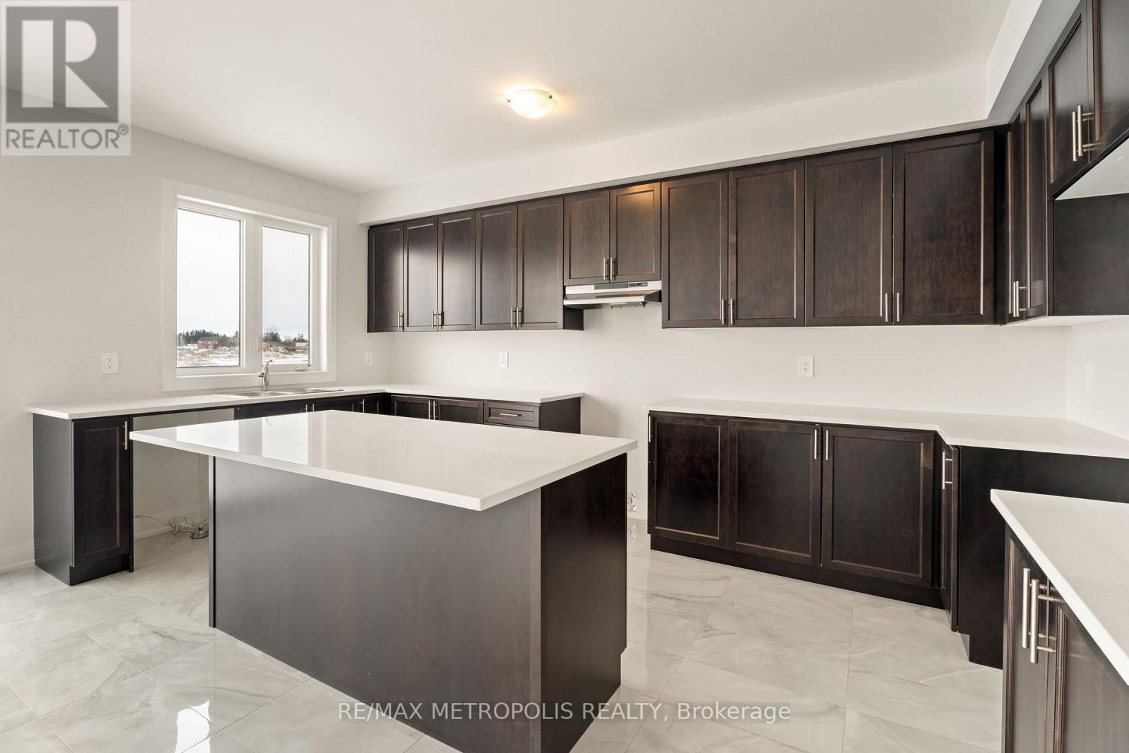 110 Butler Boulevard, Kawartha Lakes (Lindsay), Ontario  K9V 6A9 - Photo 13 - X12274356