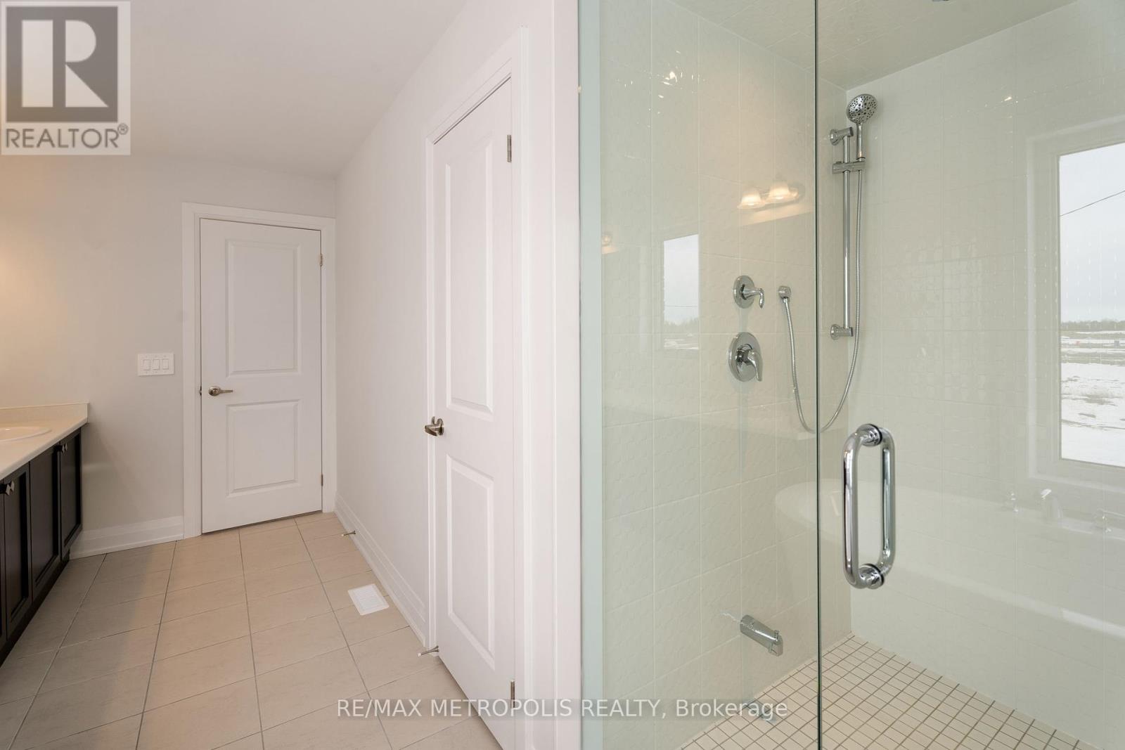 110 Butler Boulevard, Kawartha Lakes (Lindsay), Ontario  K9V 6A9 - Photo 28 - X12274356