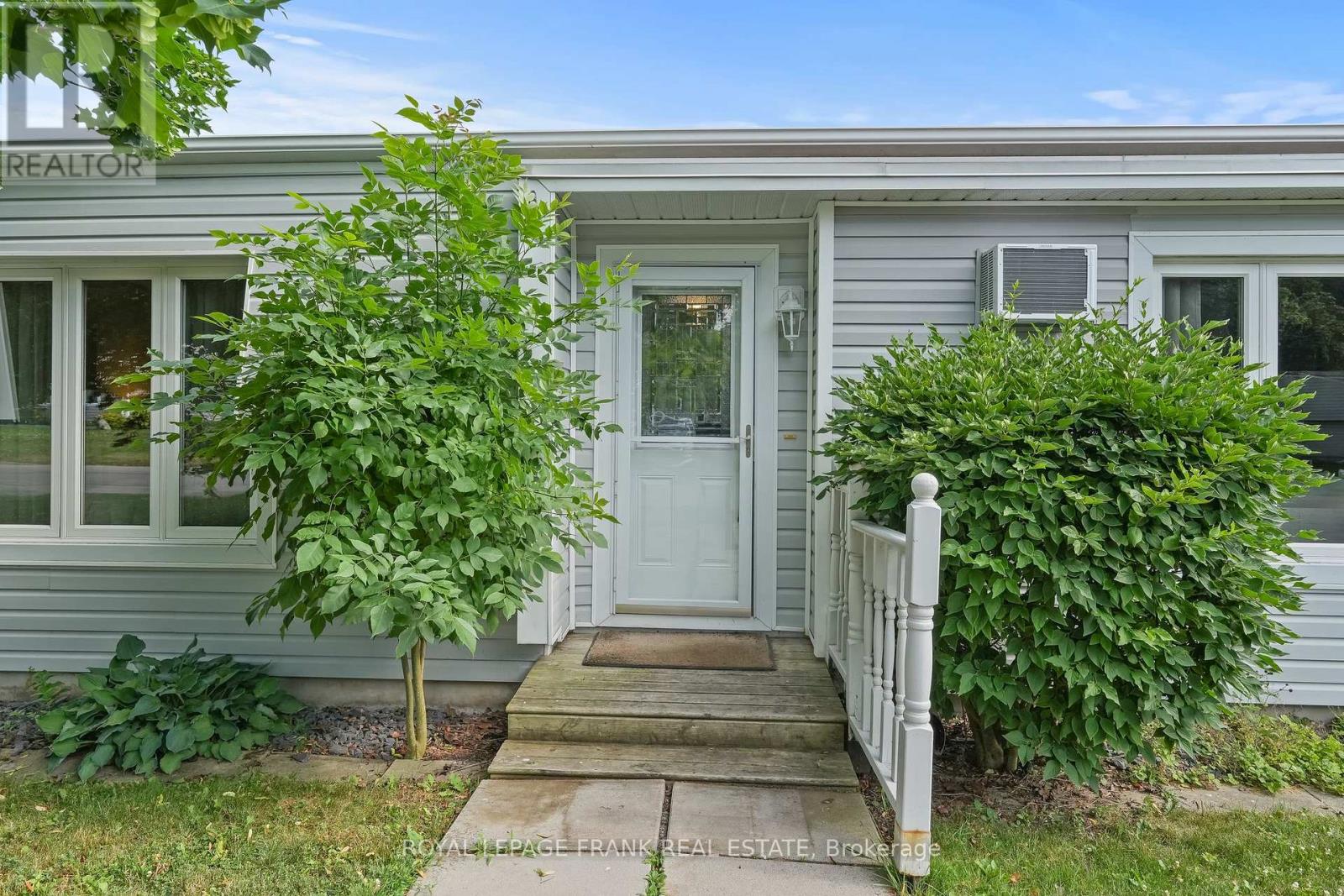 185 Wilmot Trail, Clarington (Newcastle), Ontario  L1B 1B9 - Photo 4 - E12274904