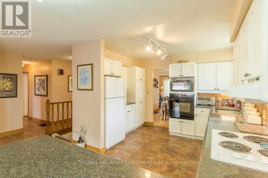 823 Wedgewood Court, Peterborough West (North), Ontario  K9J 7T8 - Photo 11 - X12275435