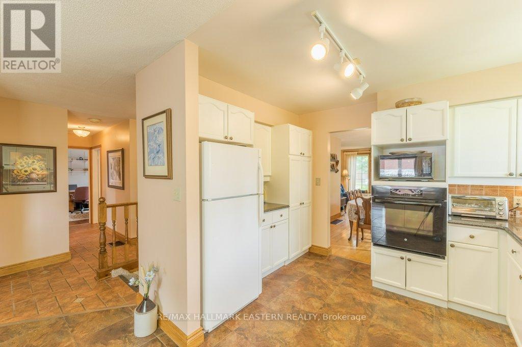 823 Wedgewood Court, Peterborough West (North), Ontario  K9J 7T8 - Photo 12 - X12275435