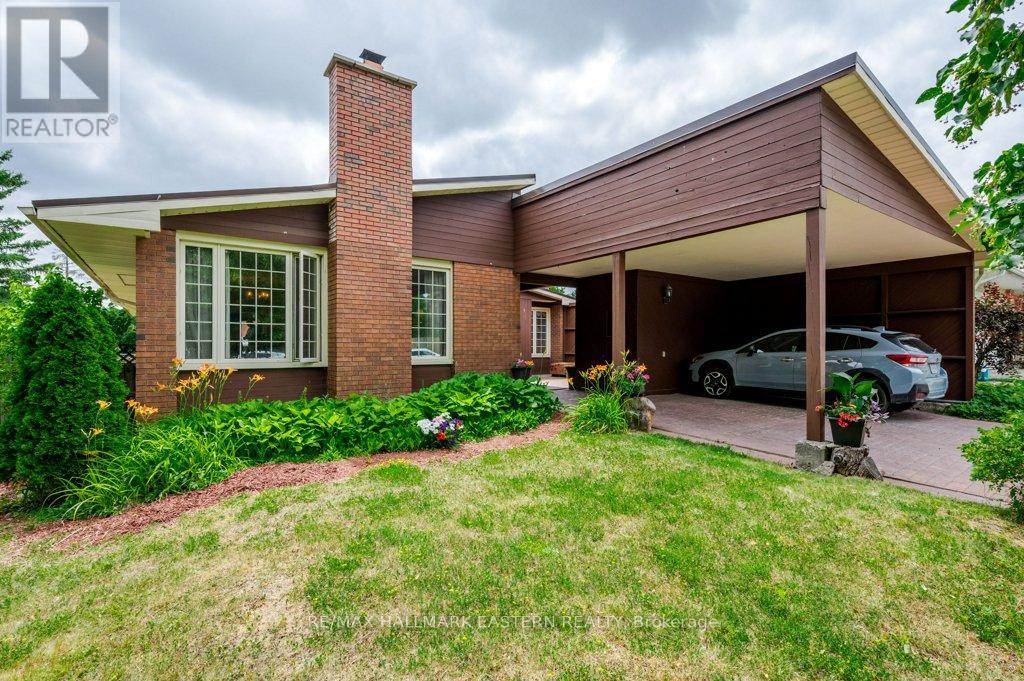 823 Wedgewood Court, Peterborough West (North), Ontario  K9J 7T8 - Photo 2 - X12275435