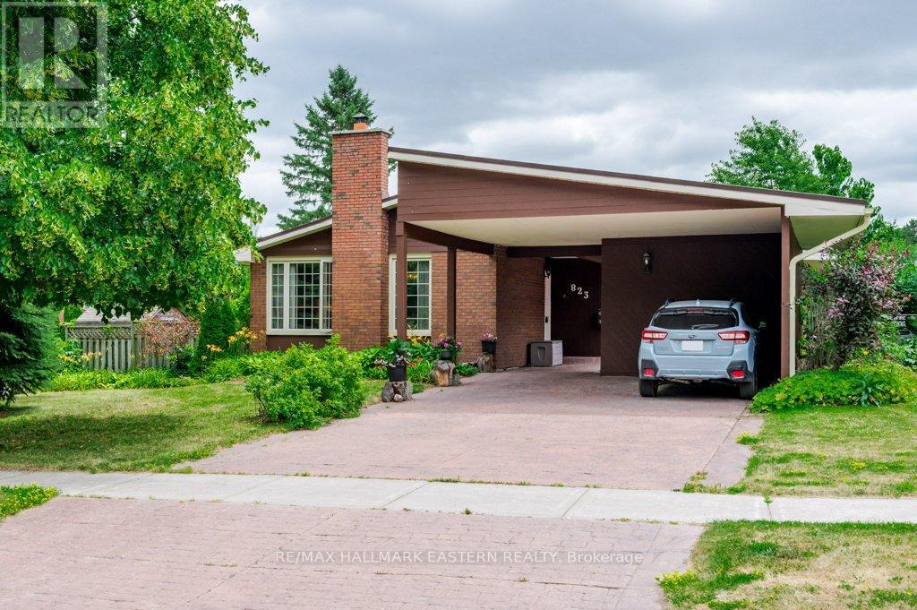 823 Wedgewood Court, Peterborough West (North), Ontario  K9J 7T8 - Photo 3 - X12275435