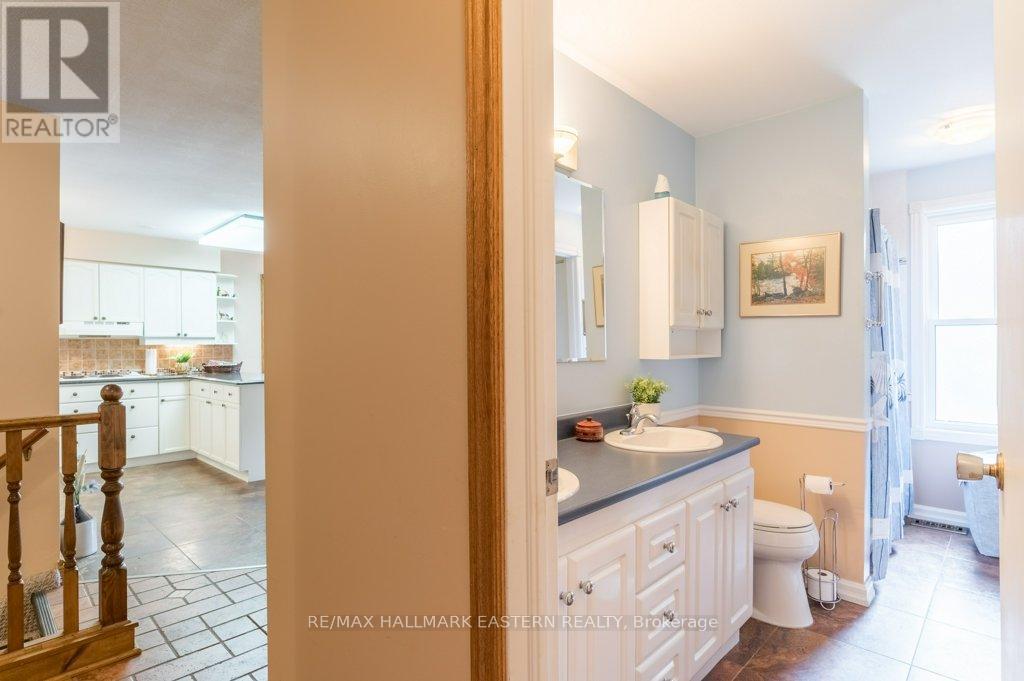 823 Wedgewood Court, Peterborough West (North), Ontario  K9J 7T8 - Photo 32 - X12275435