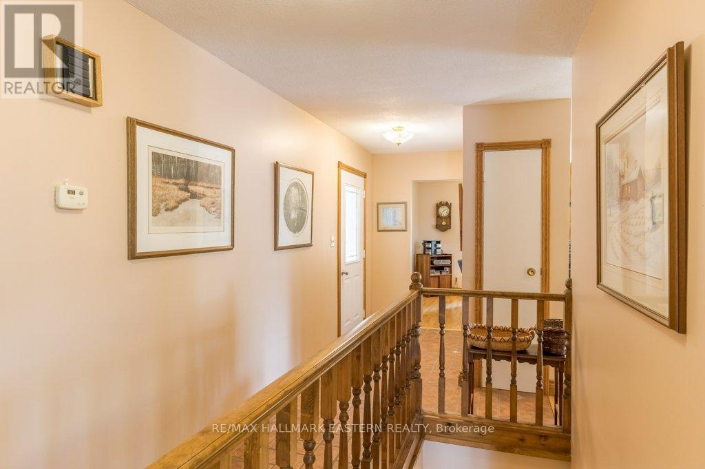 823 Wedgewood Court, Peterborough West (North), Ontario  K9J 7T8 - Photo 5 - X12275435