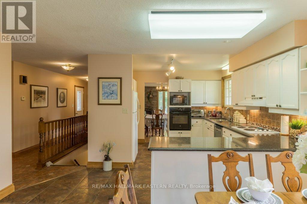 823 Wedgewood Court, Peterborough West (North), Ontario  K9J 7T8 - Photo 7 - X12275435