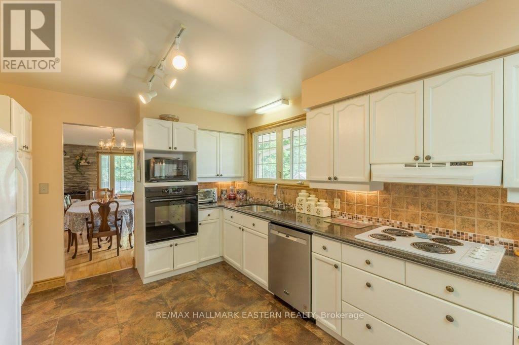 823 Wedgewood Court, Peterborough West (North), Ontario  K9J 7T8 - Photo 8 - X12275435
