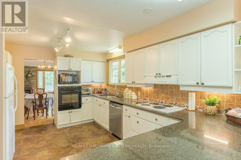 823 Wedgewood Court, Peterborough West (North), Ontario  K9J 7T8 - Photo 9 - X12275435
