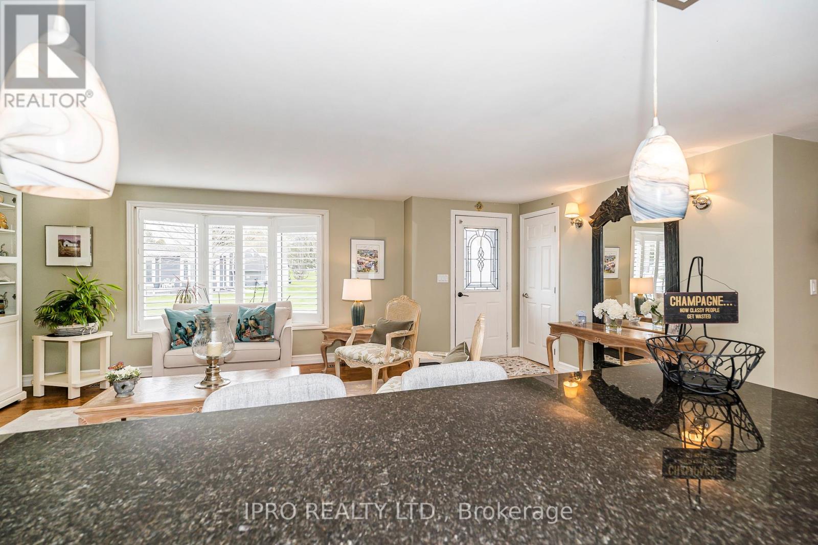 61 Bluffs Road, Clarington (Newcastle), Ontario  L1B 1A6 - Photo 16 - E12275650