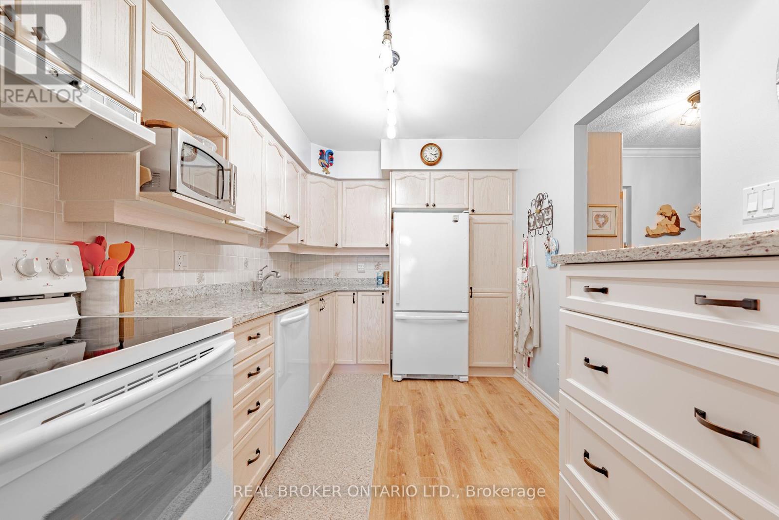 202 - 3 Heritage Way, Kawartha Lakes (Lindsay), Ontario  K9V 5Z1 - Photo 14 - X12276040
