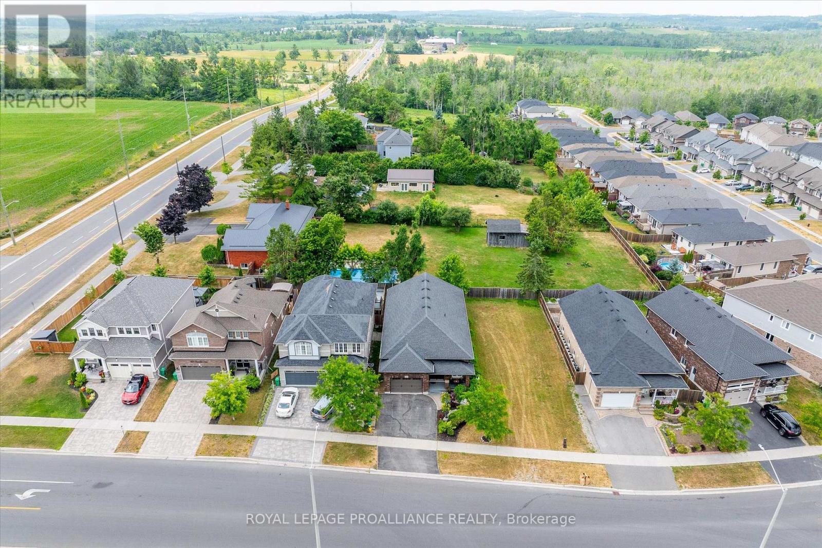 113 Chandler Crescent, Peterborough North (North), Ontario  K9J 0C3 - Photo 3 - X12276526