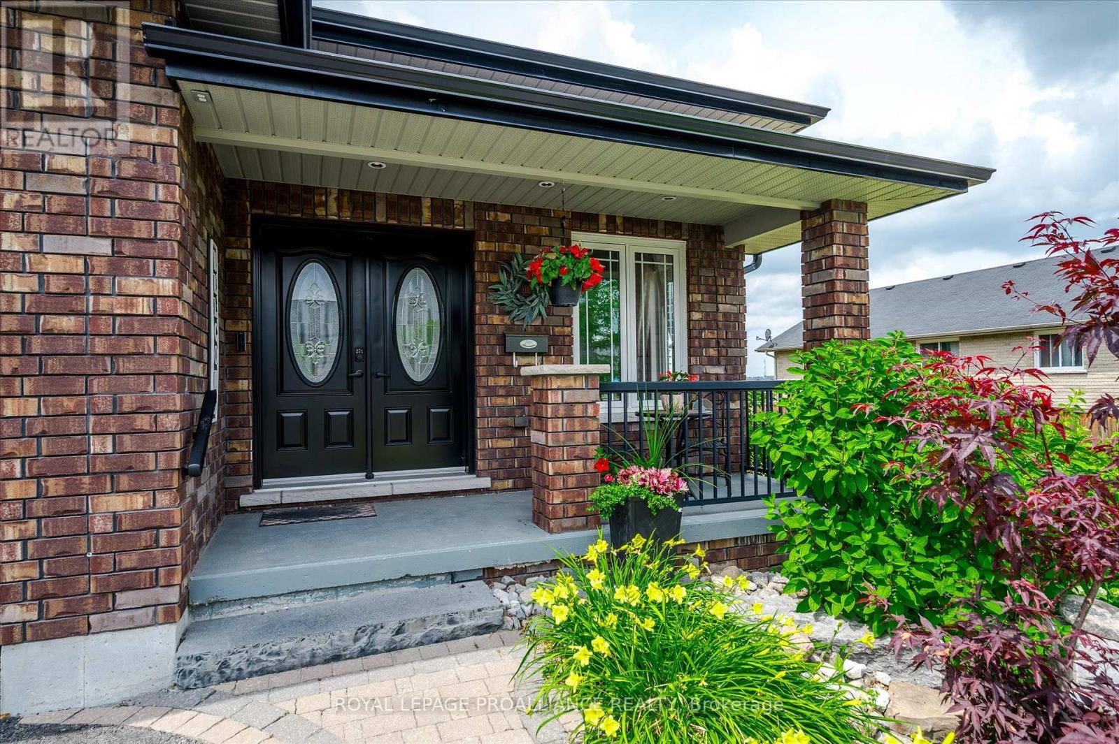 113 Chandler Crescent, Peterborough North (North), Ontario  K9J 0C3 - Photo 5 - X12276526