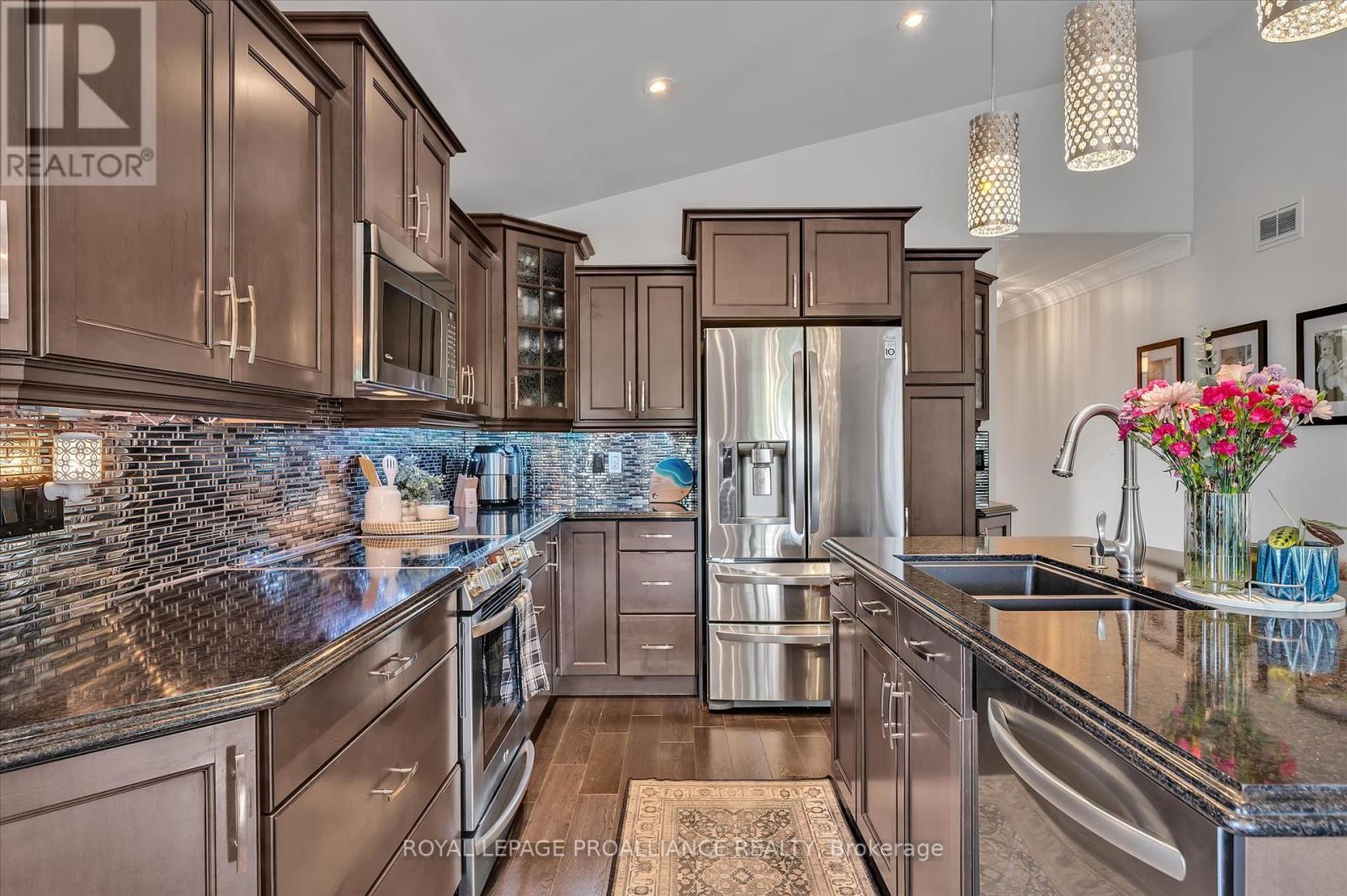113 Chandler Crescent, Peterborough North (North), Ontario  K9J 0C3 - Photo 9 - X12276526