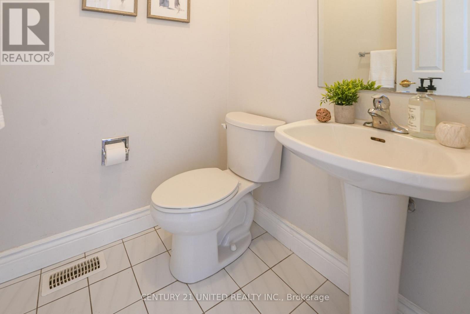 569 Westman Avenue, Peterborough West (South), Ontario  K9K 2H3 - Photo 10 - X12276541