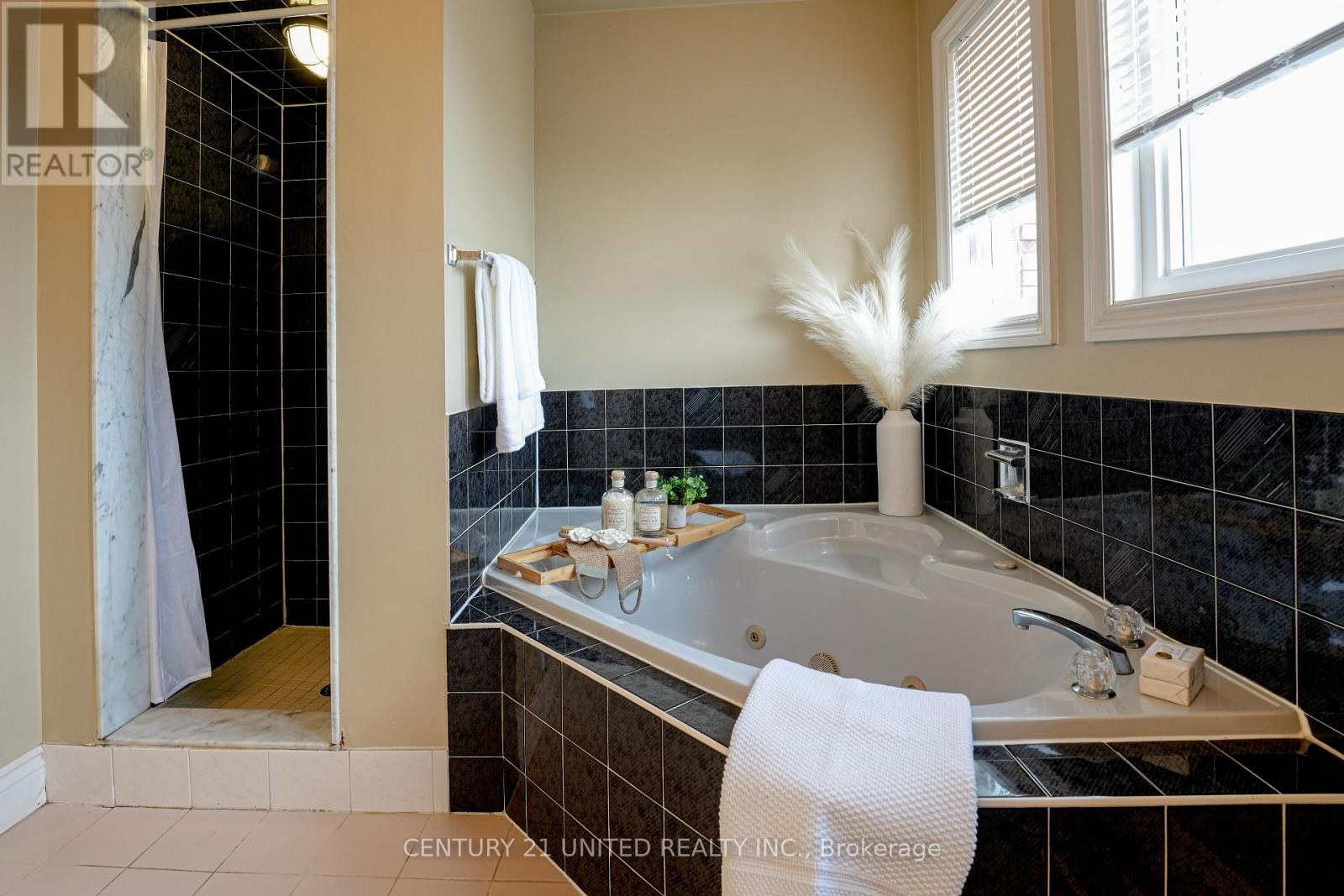 569 Westman Avenue, Peterborough West (South), Ontario  K9K 2H3 - Photo 13 - X12276541