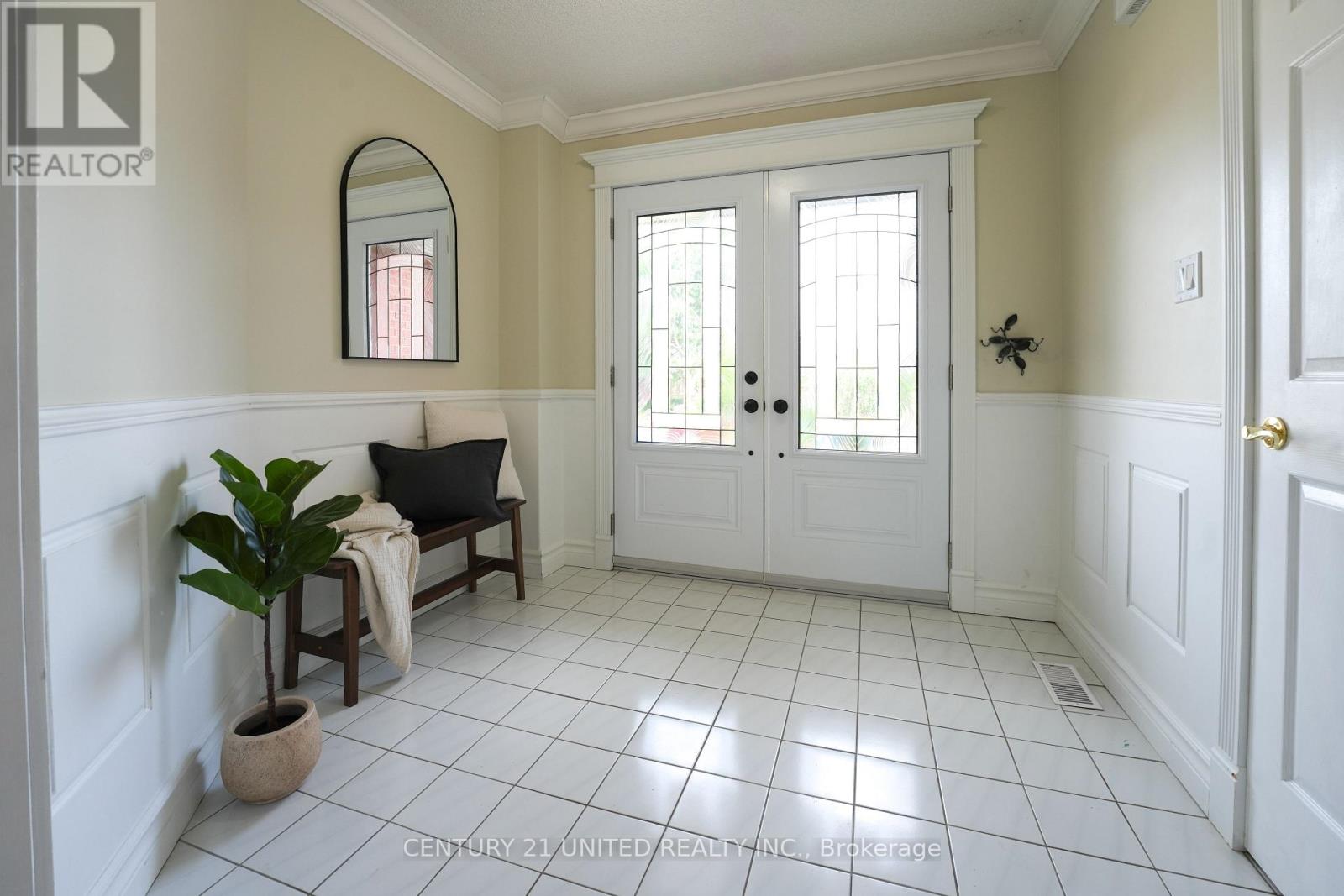 569 Westman Avenue, Peterborough West (South), Ontario  K9K 2H3 - Photo 2 - X12276541