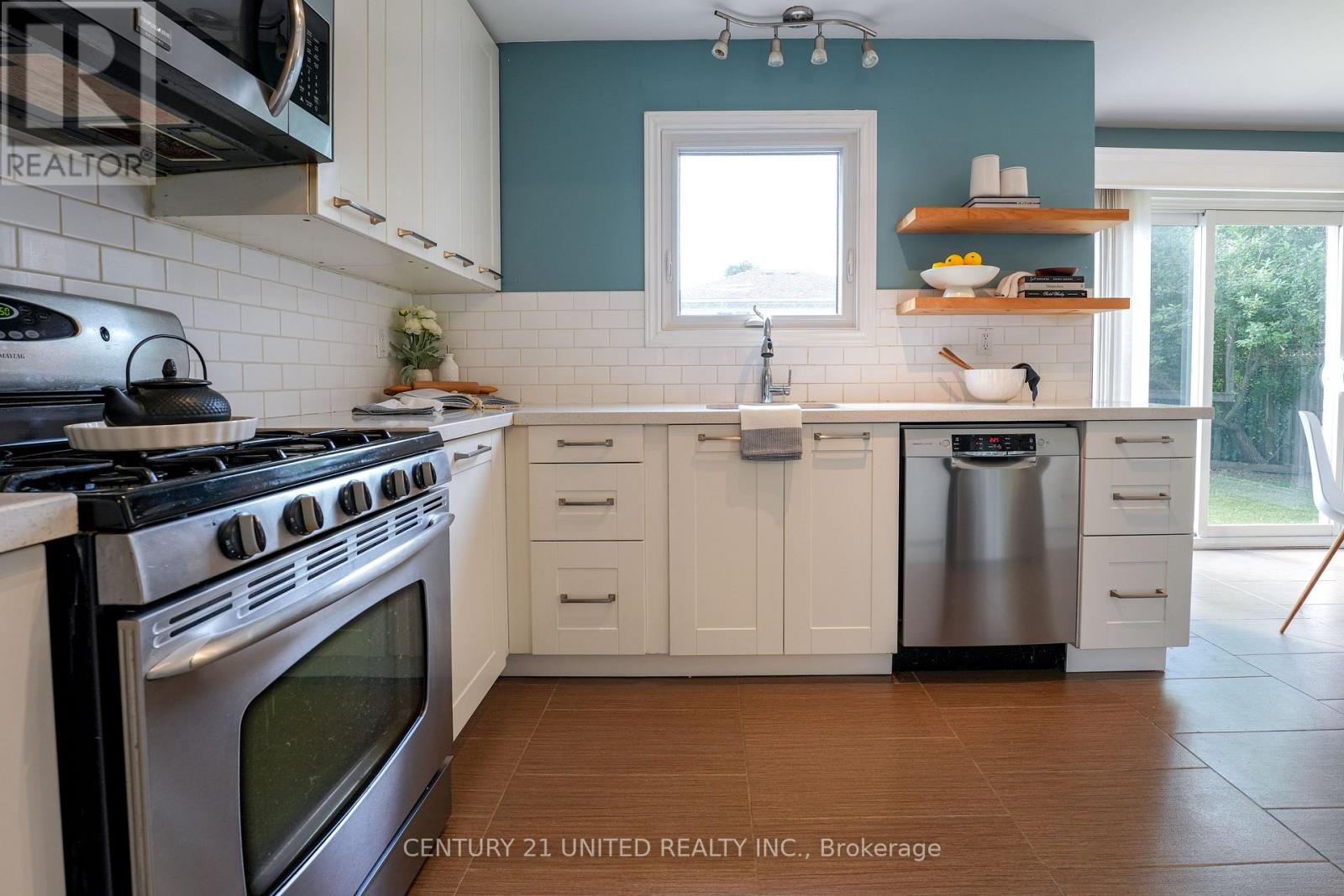 569 Westman Avenue, Peterborough West (South), Ontario  K9K 2H3 - Photo 5 - X12276541