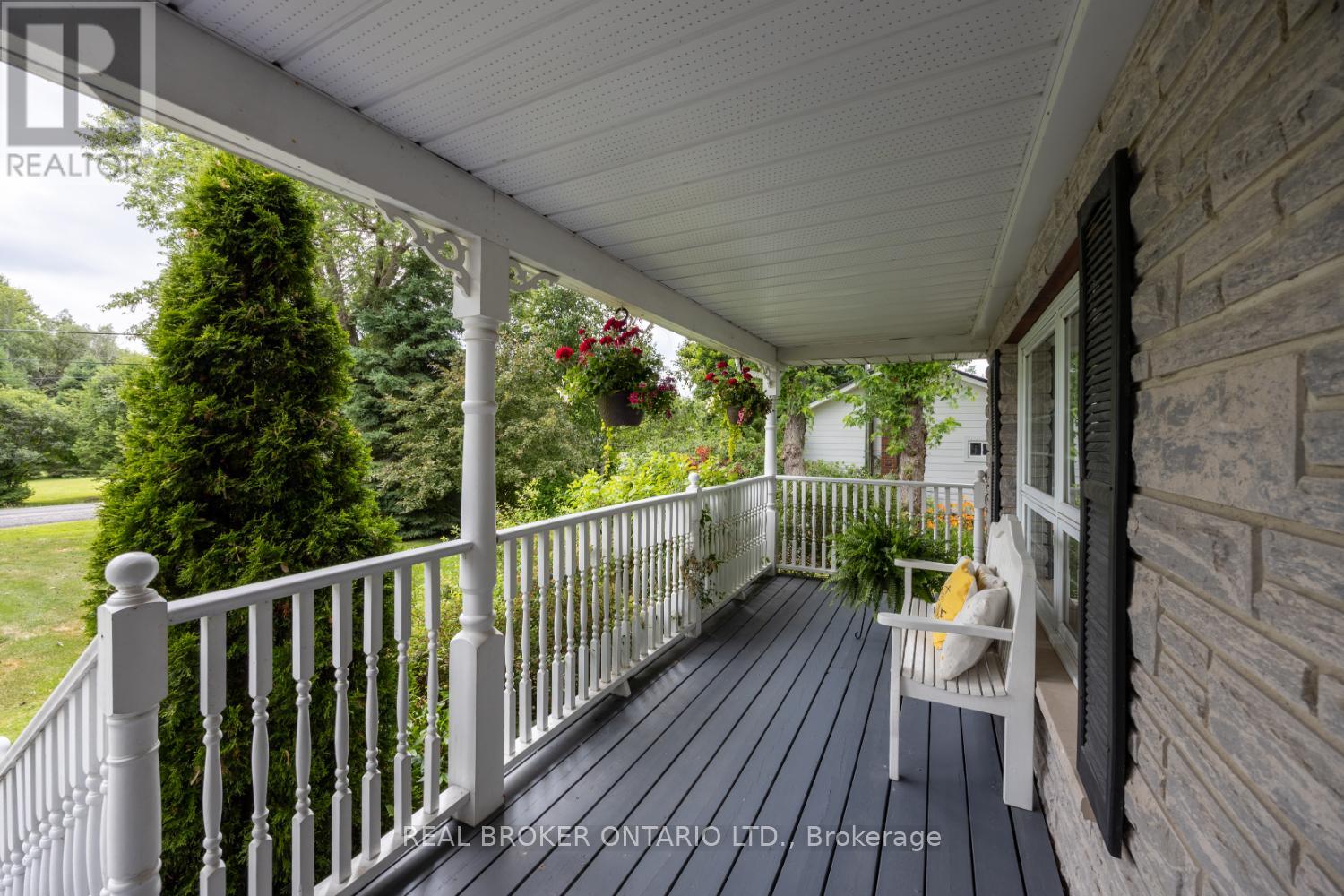10 Brownsville Court, Clarington, Ontario  L1B 0L6 - Photo 5 - E12276634
