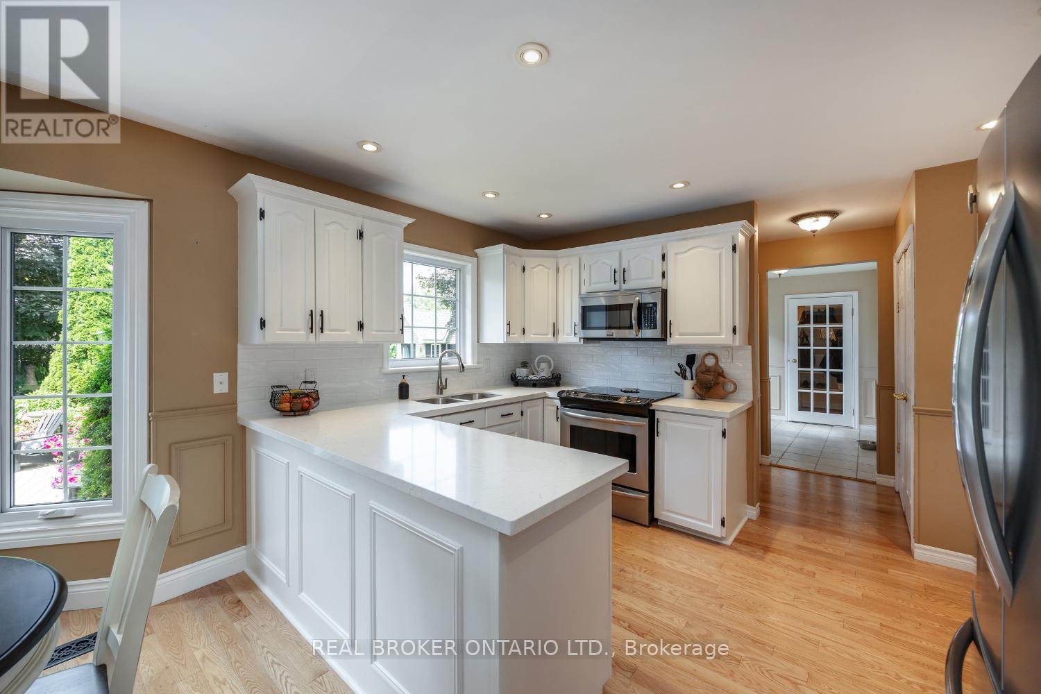 10 Brownsville Court, Clarington, Ontario  L1B 0L6 - Photo 7 - E12276634
